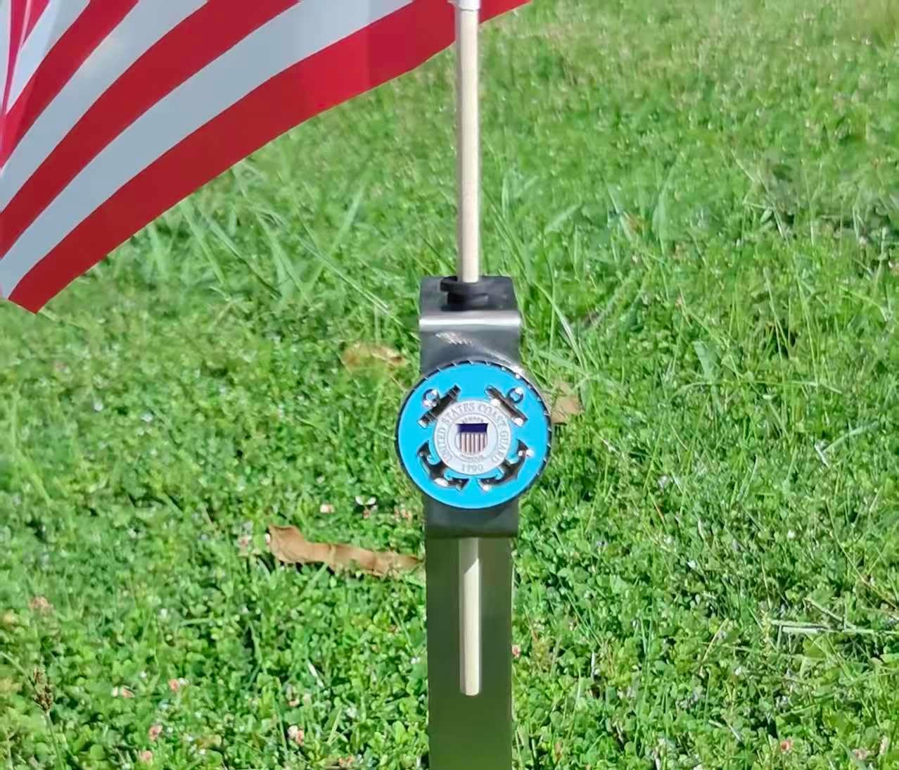 Army Veteran Grave Marker Flag Holder, US Military Grave Marker Flag Holder with 12x18 Inch U.S. Flag for Cemetery Graveside Decoration, military burial flag holder for cemetery, Decorative Garden Stake For Yard, Military Tribute for Fallen Soldiers and Patriotic Gravesite (U.S. Army)