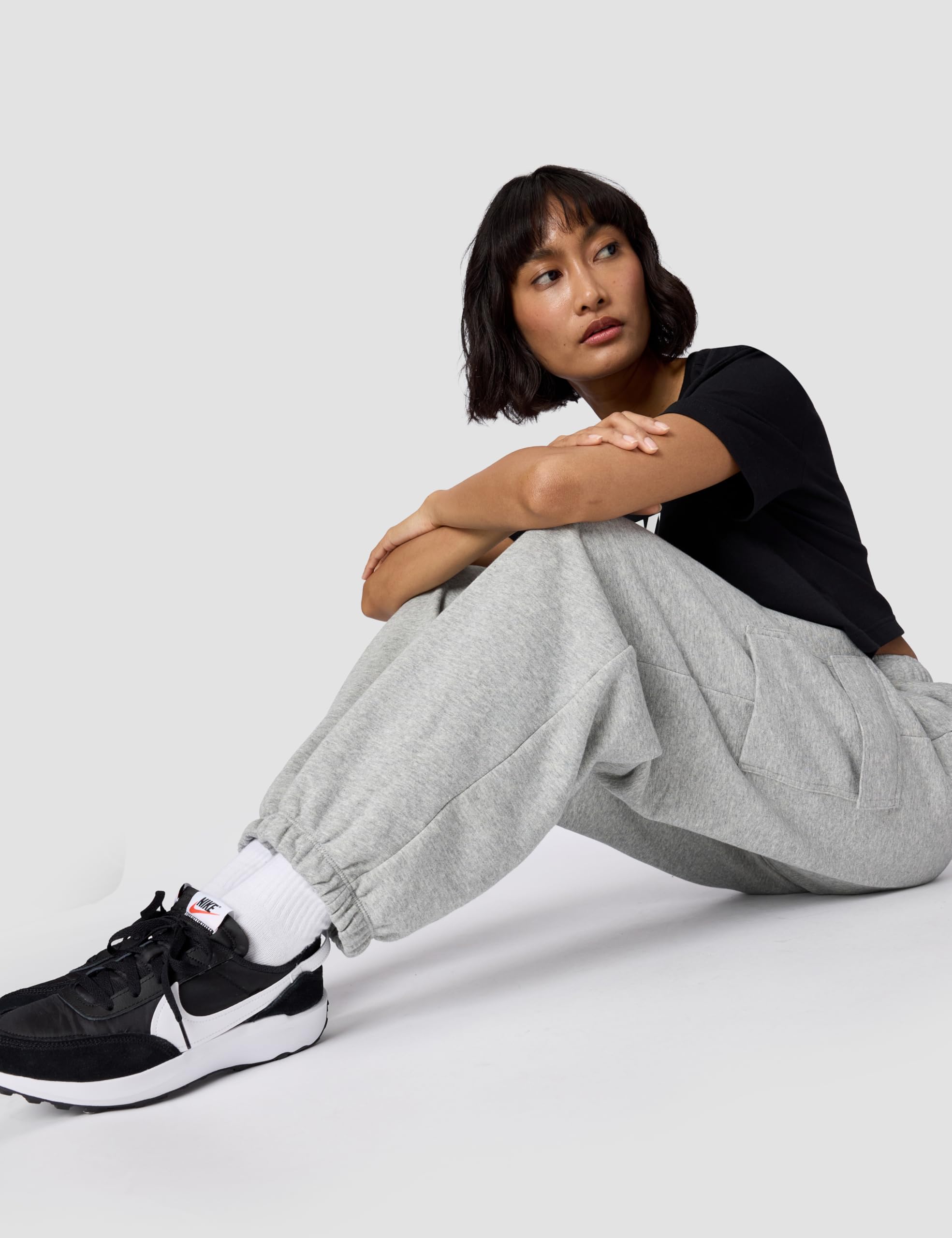Nike Damskie spodnie dresowe Sportswear Club Polar Mid-Rise Oversized Cargo, Ciemnoszary wrzosowy/biały, M