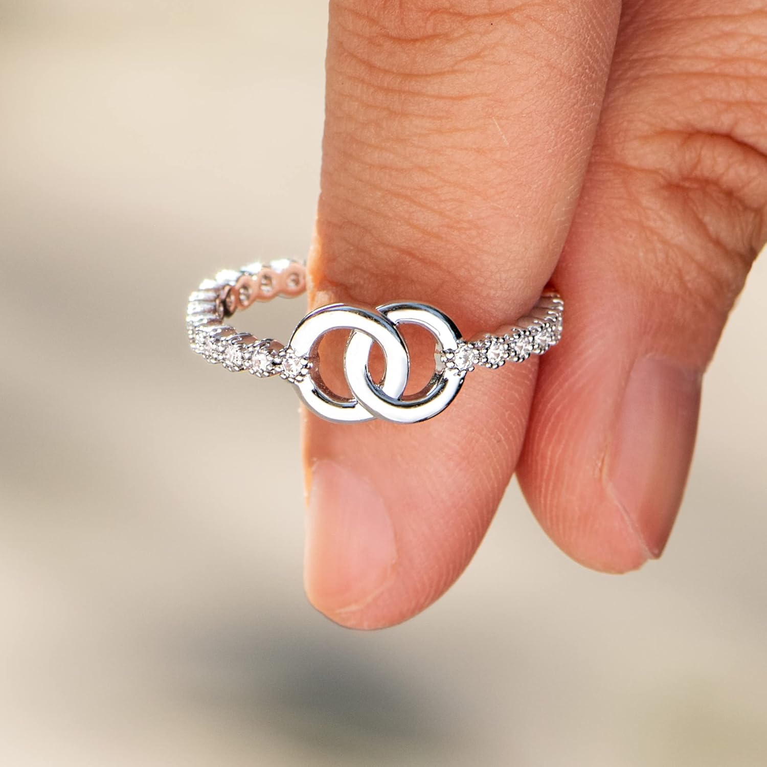 STORYJEWELLERY Birthday Gifts for Mom and Daughters, Mother Daughter Rings, 925 Sterling Silver Interlocking Ring, Daughter Gifts from Mom, Mother Jewelry