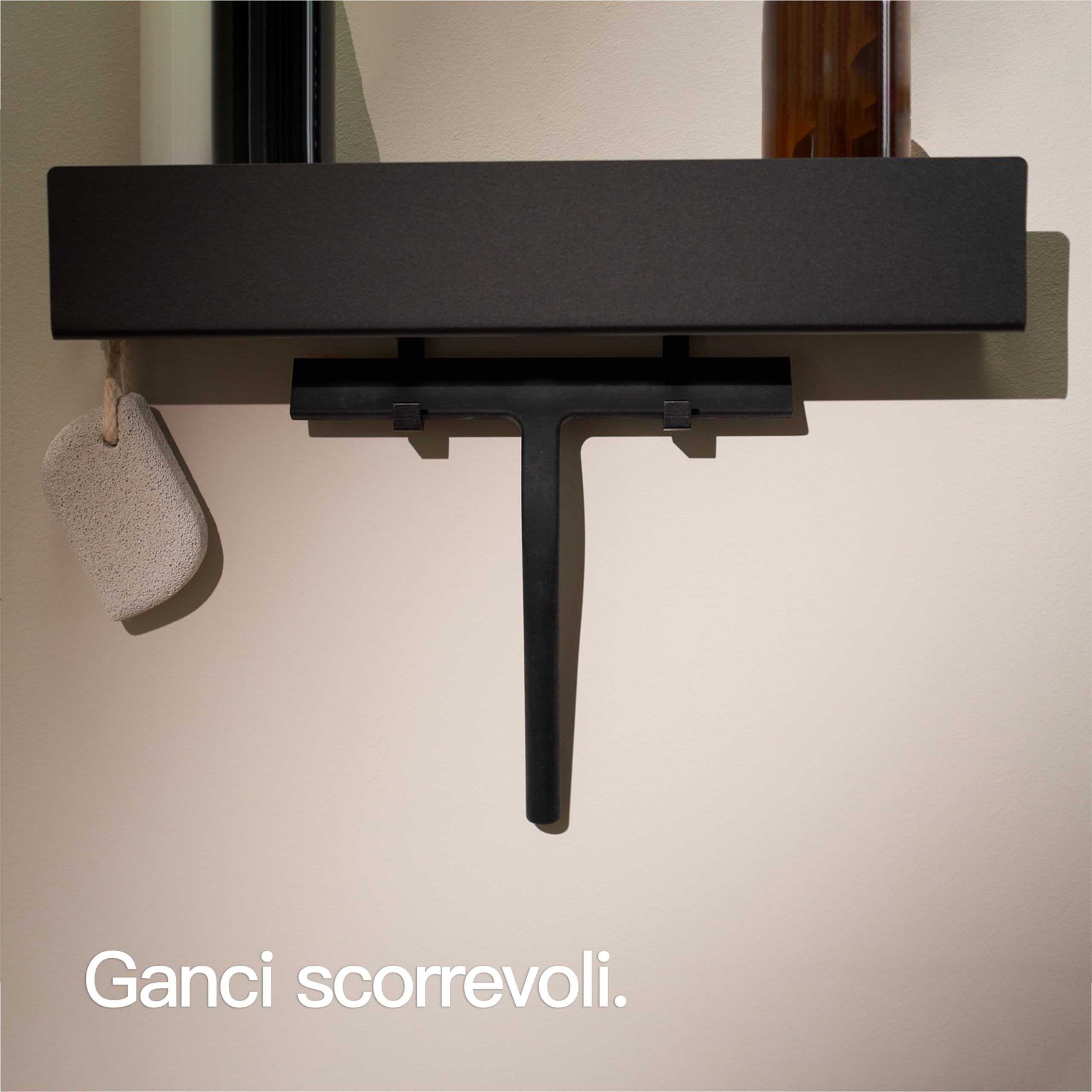 Design Amburgo Mensola doccia senza foratura I Porta sapone per doccia | Mensole Bagno I Portasapone doccia I Mensola Adesiva da Parete I 2 Ganci | Mensola bagno nero 42 cm