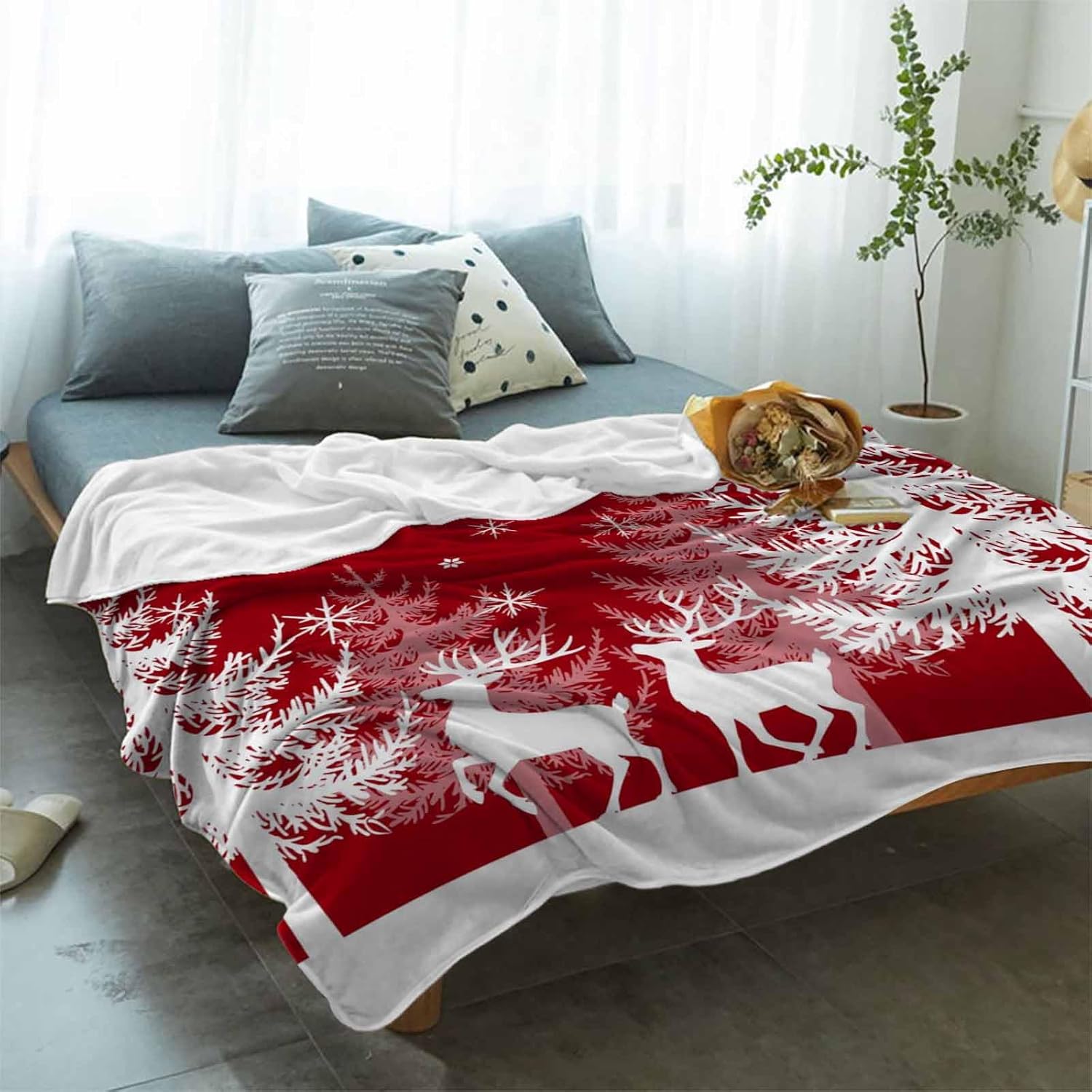 Fuzzy Fleece Throw Blanket, Lightweight Christmas Winter Snowflake Tree Elk Red Super Soft Flannel Bed Blankets, Reversible Plush Sherpa Blankets for Couch, Bed, Sofa for Christmas Decor 39"x59"