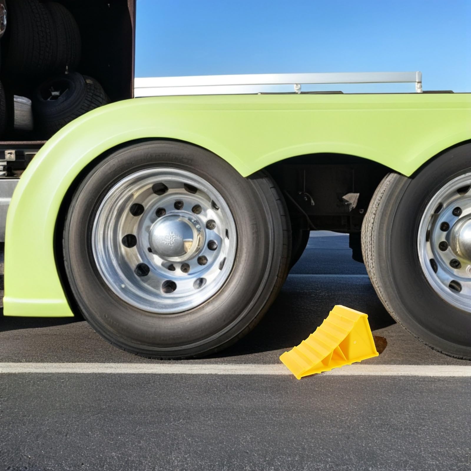 SOLUSTRE Robuster Kunststoff Radkeil 20x12x11cm Rutschfester Reifenblock für Pkw Wohnmobil LKW Kompakter Unterlegkeil für Garagen und Steigungen 1 Paar