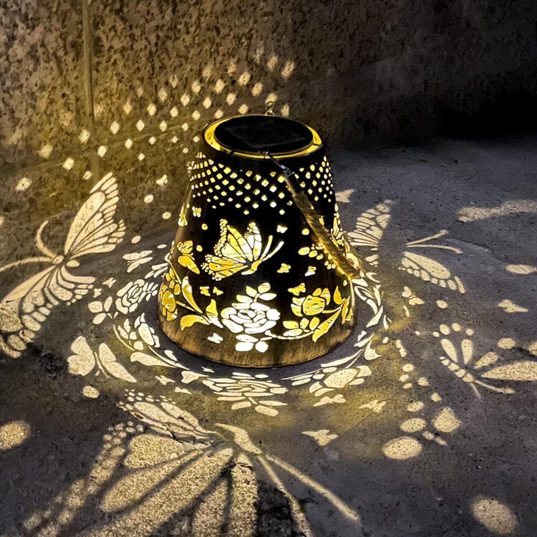 照明 高級感 金属製ランタン 幻想的な雰囲気を醸し出し 照明 高級感 金属製ランタン 幻想的な雰囲気を醸し出し