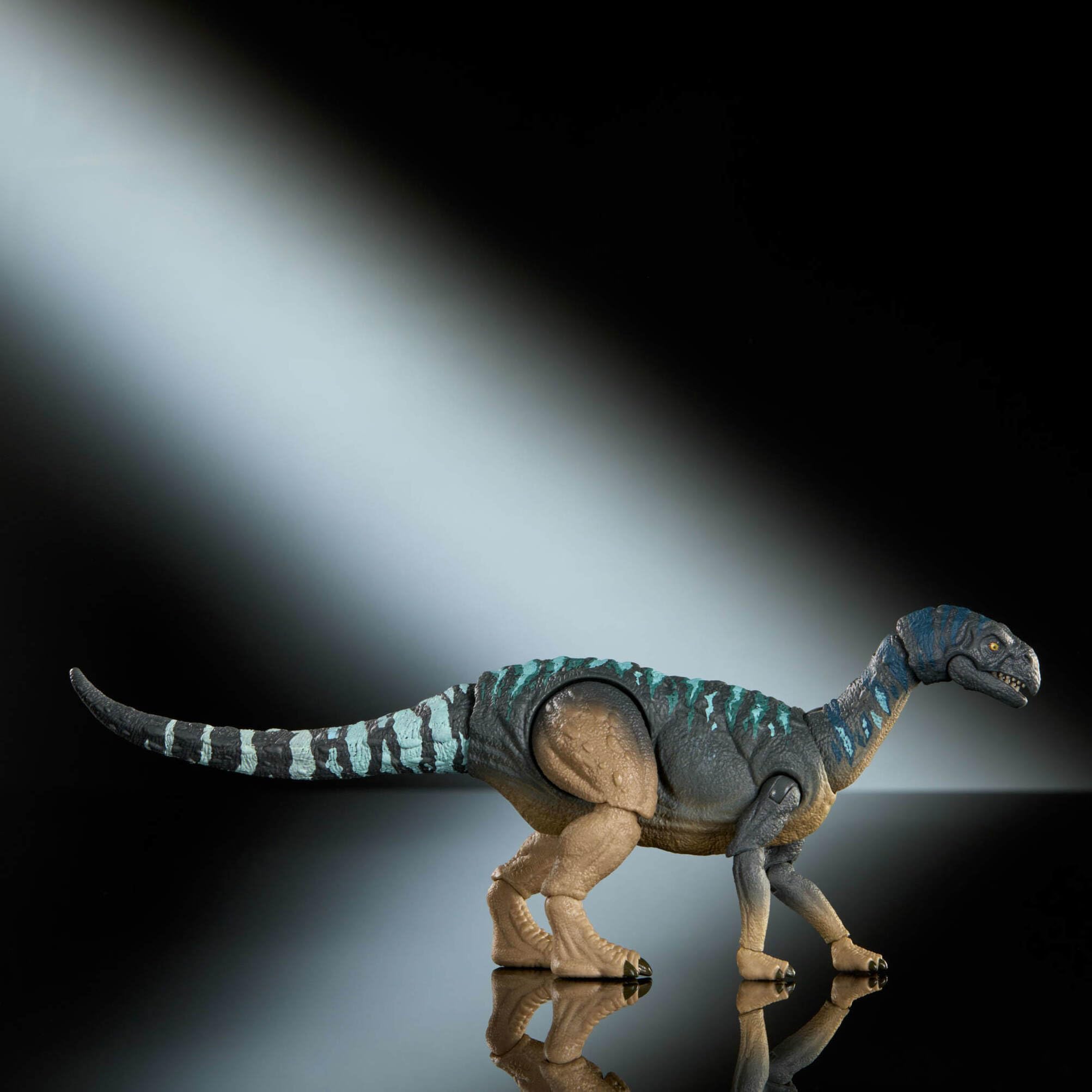 Mattel Jurassic World Colección Hammond Mussaurio Figura de acción de Dinosaurio, diseño de Primera Calidad con Ojos realistas, 15 Puntos de articulación y Patas adicionales, JKM89