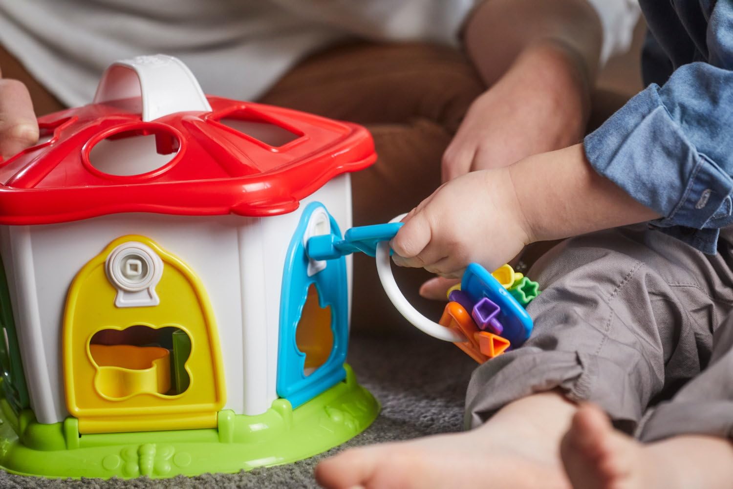 Chicco Sortownik Kształtów 3w1, Kostka Aktywności o Rosnącym Poziomie Trudności, Edukacyjna Zabawka dla Dzieci z Kolorowymi Klawiszami i Plastikowymi Kształtami - Zabawki dla Dzieci 1 rok - 4 lata