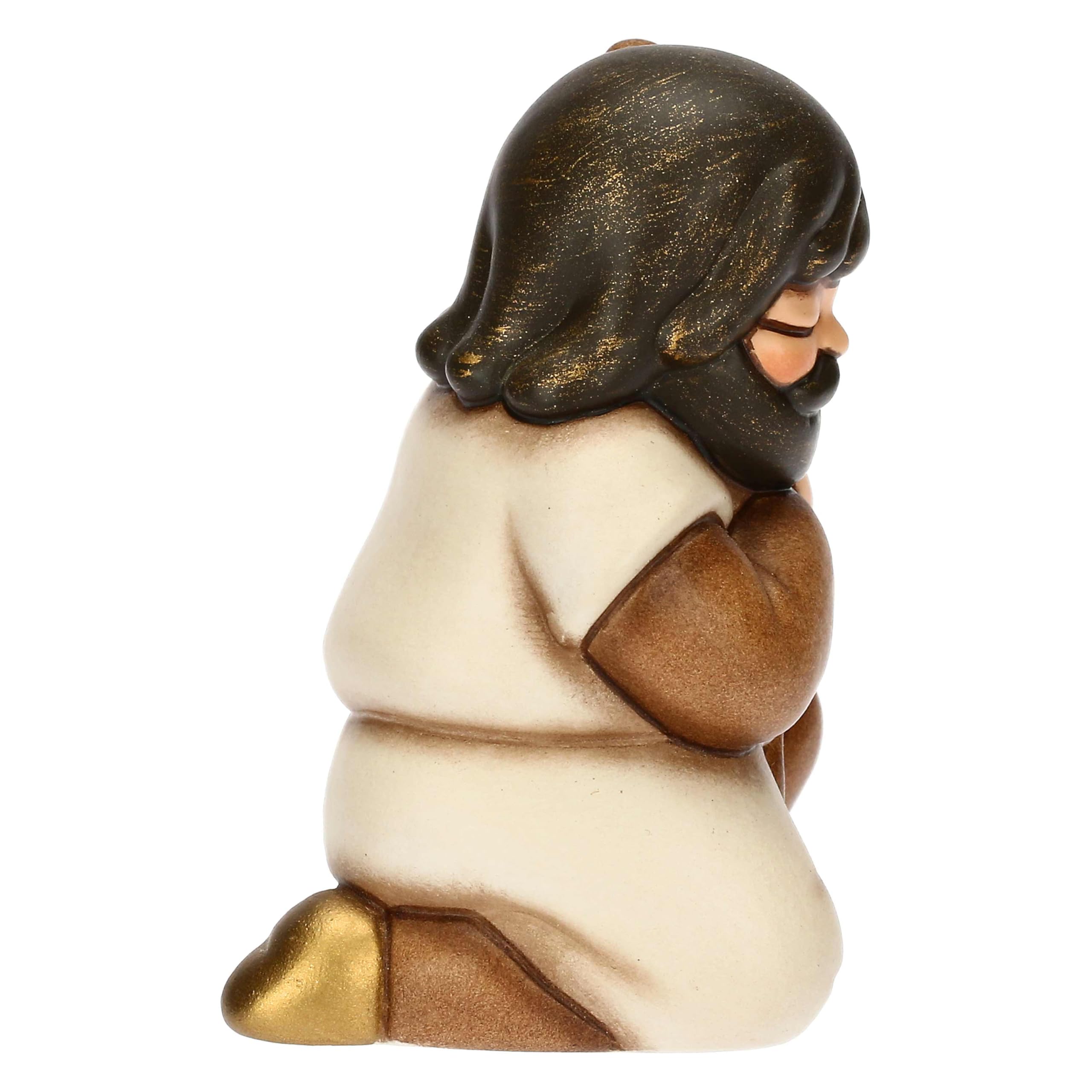 THUN - Pellegrino - ceramiczna szopka z kolekcji Classic, 5,7 x 4,7 x 8 cm