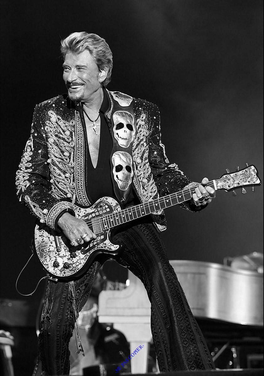 Poster Petit Format Johnny Hallyday - Dimensions 31x25 Cm - Couleur Beige, Art Mural Vintage - Occasion En Bon état