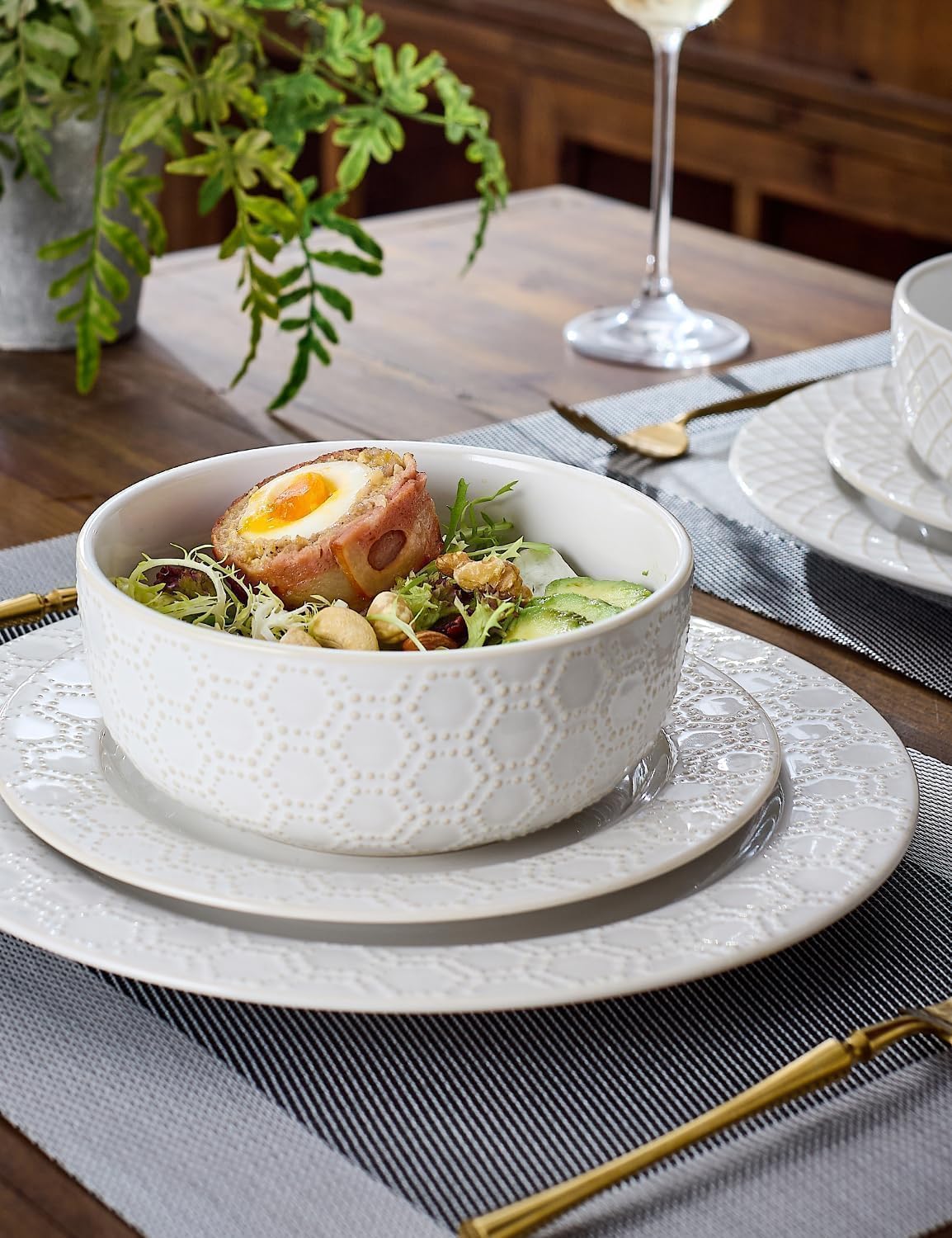 26oz Ceramic Cereal Bowls, Embossed Cereal bowls Set of 4, Large Soup Bowls Wide Anti-Slip Base, Dishwasher & Microwave Safe, 6 inch Stoneware Soup Bowls, Housewarming Gift, Arctic white