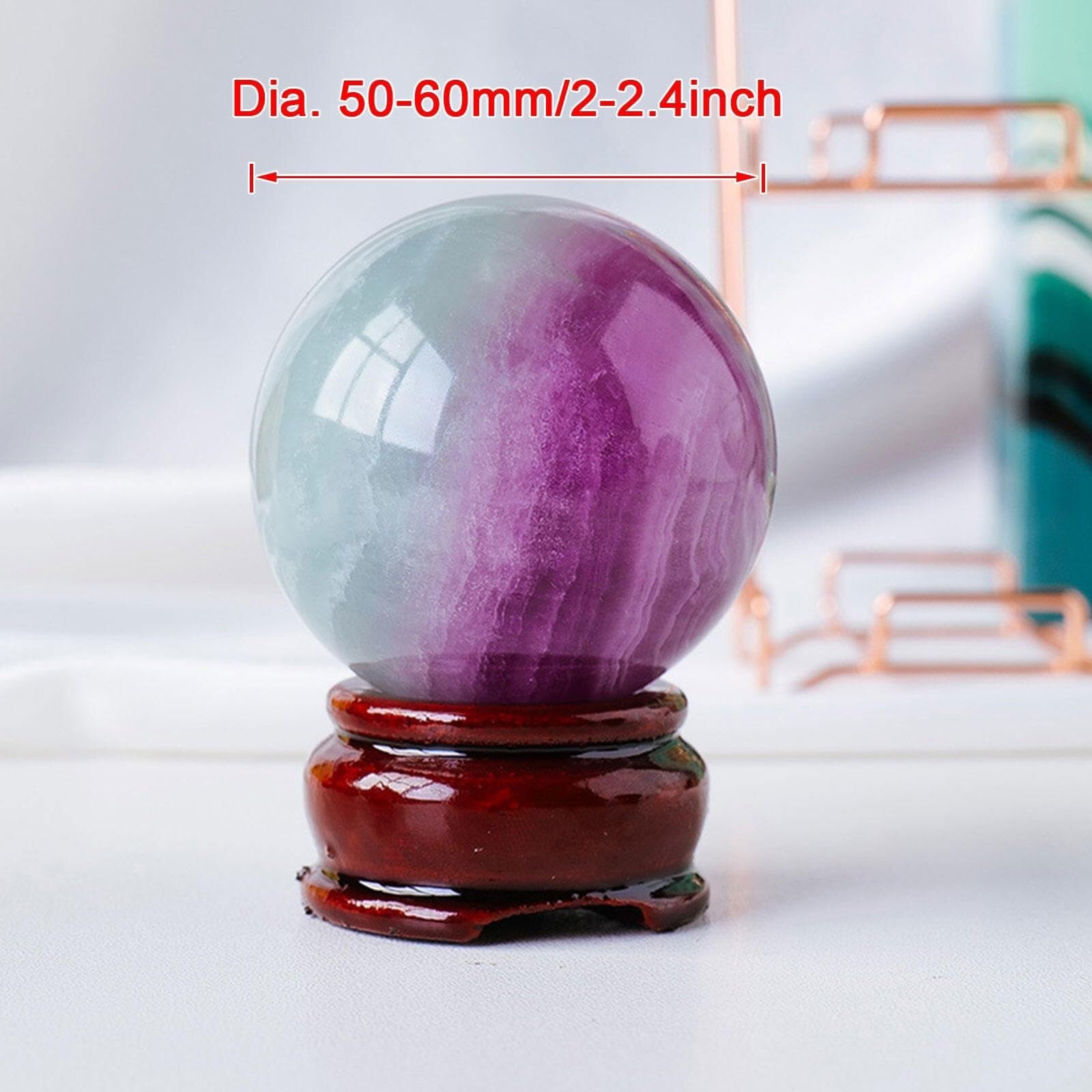 Fluorytowa kryształowa kula z kamieniami szlachetnymi naturalna kryształowa kula z drewnianym stojakiem do dekoracji biura domowego, medytacja wróżbiarska kula (50-60mm)