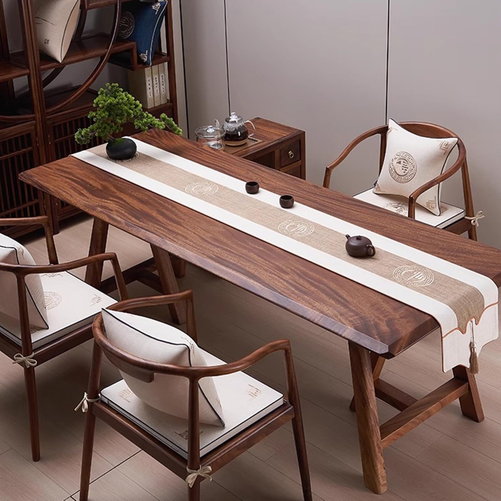 Chemin de table en coton et lin tissé 180 cm avec pompons élégants