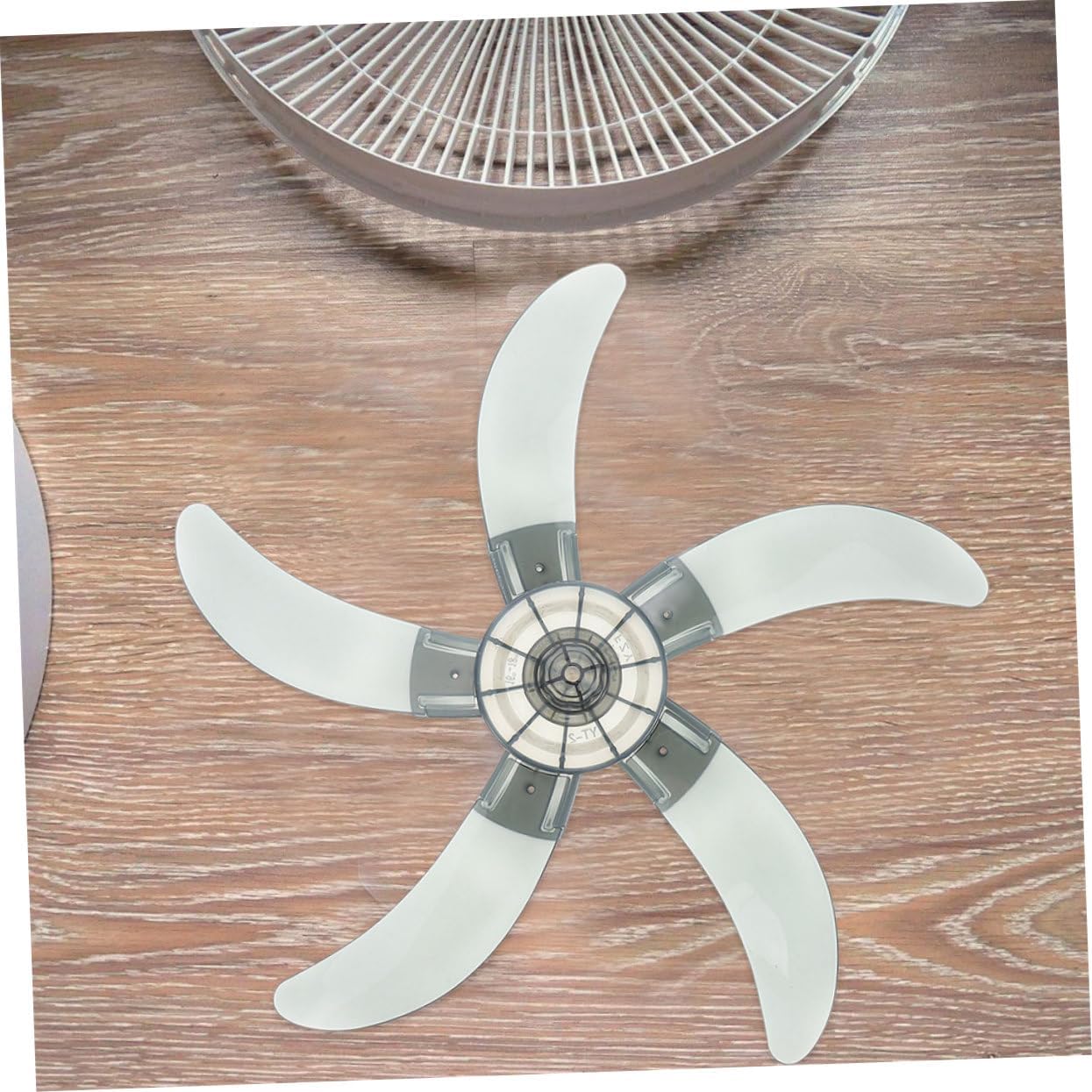 Ciieeo 1set Outdoor Fan Replacement Blades Plastic Fan Leaves for Wall Table Thickened Design Quiet Blade for Efficient Cooling