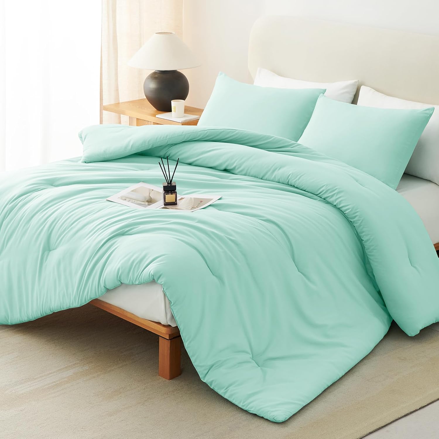 CozyLux Queen Comforter Set Mint Green, 3 Pieces Lightweight Comforters Queen Size Quilted Bedding Set, All Season Breathable Solid Down Alternative Comforter with 2 Pillowcases, Soft Bed Set for Home