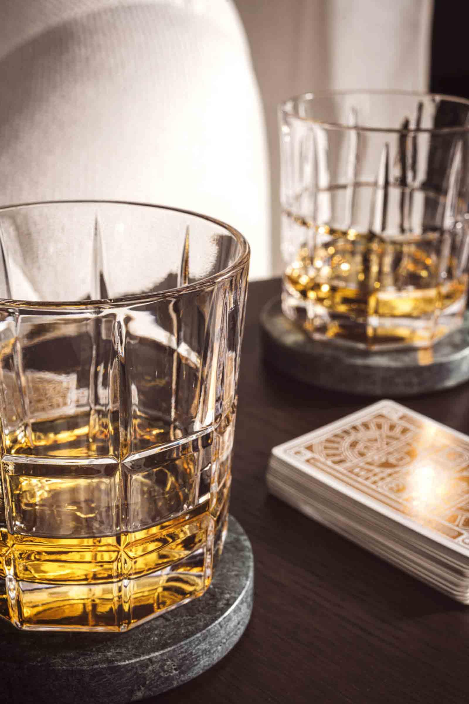 Leonardo Spiritii Nova Bargläser-Set 8-teilig, Klare Wassergläser | Spülmaschinenfeste Becher, Gläser mit Facettenschliff, Rille als 4cl-Einschenkhilfe, Jeweils 4 Longdrink- und Whiskybecher