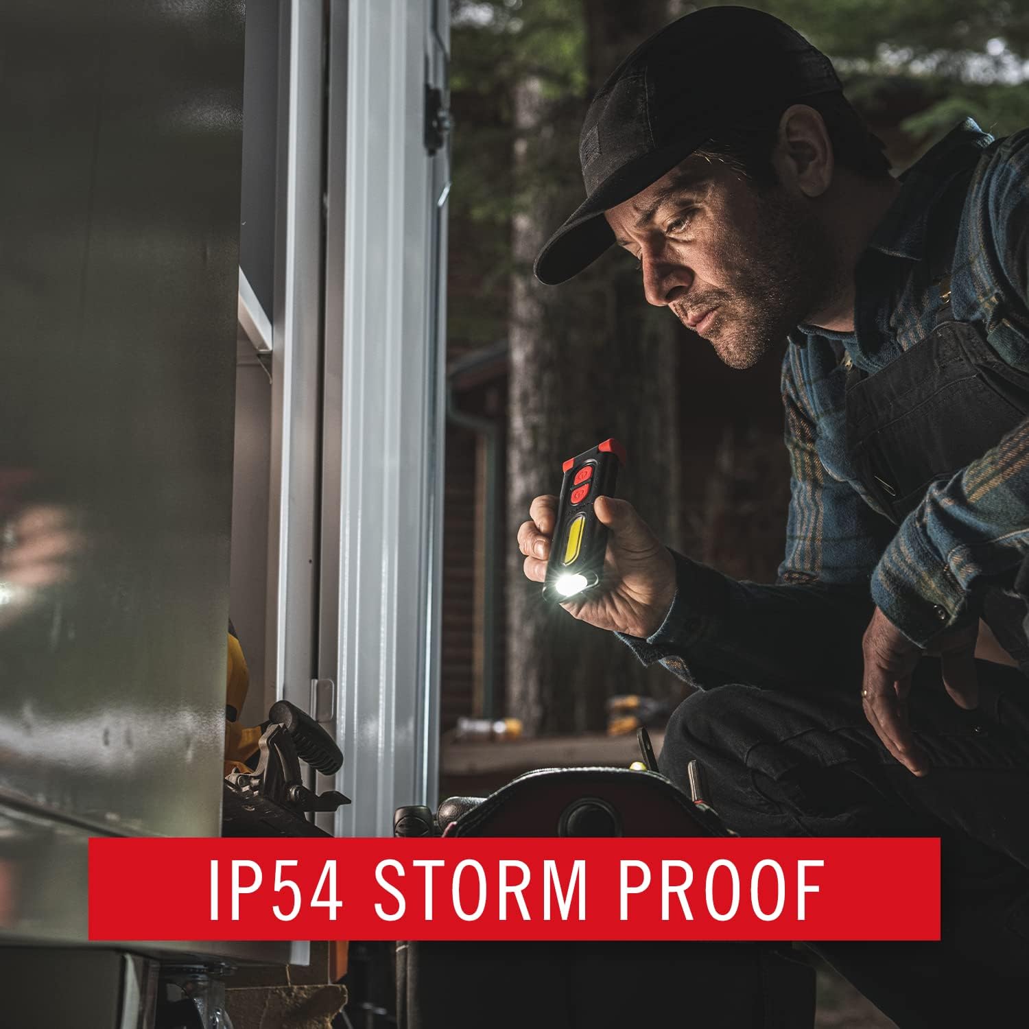 Coast PM100R Worklight battery life indicator lights