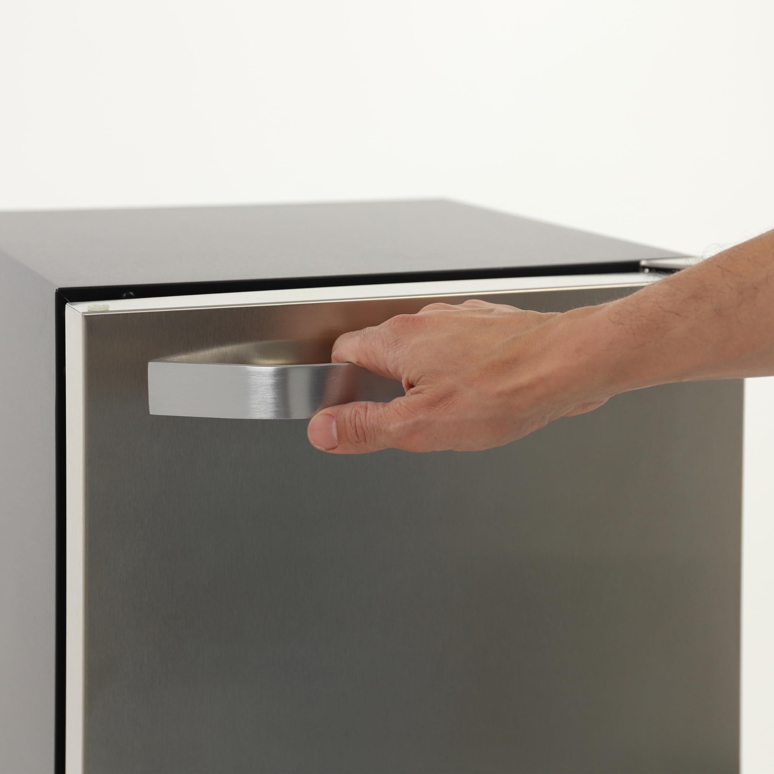 Maxx Ice Mim25c, Shallow Depth Indoor Built-In Undercounter Ice Maker, 25 Lbs, In Stainless Steel on Fridge.com - View 4