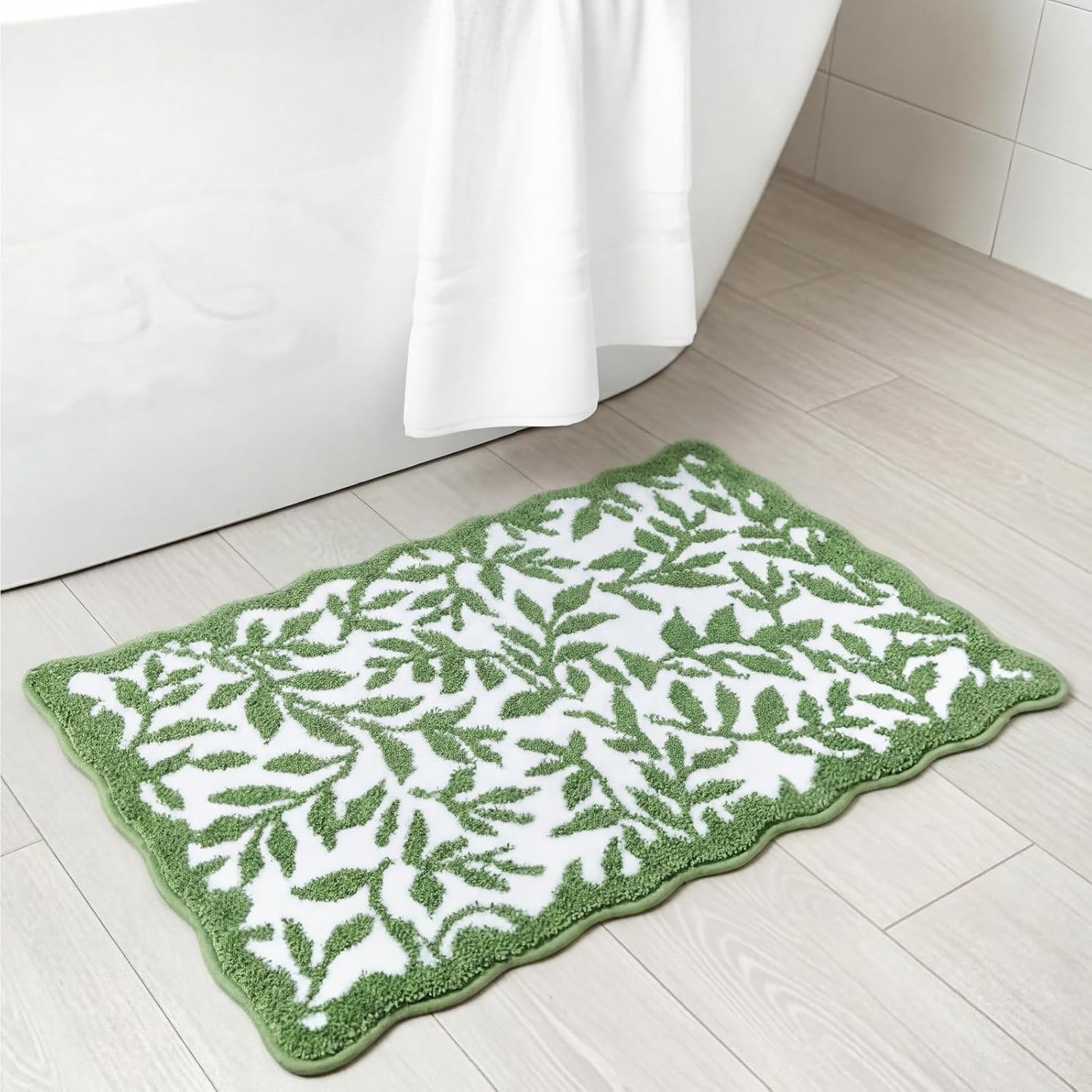 Nuanchu Sage Green Scalloped Bathroom Rug Non-Slip Eucalyptus Leaf Bath Mat Absorbent Cute Leaf Plush Bath Floor Carpet for Housewarming Gifts Bathtub Shower 19.7"x31.5", Machine Washable