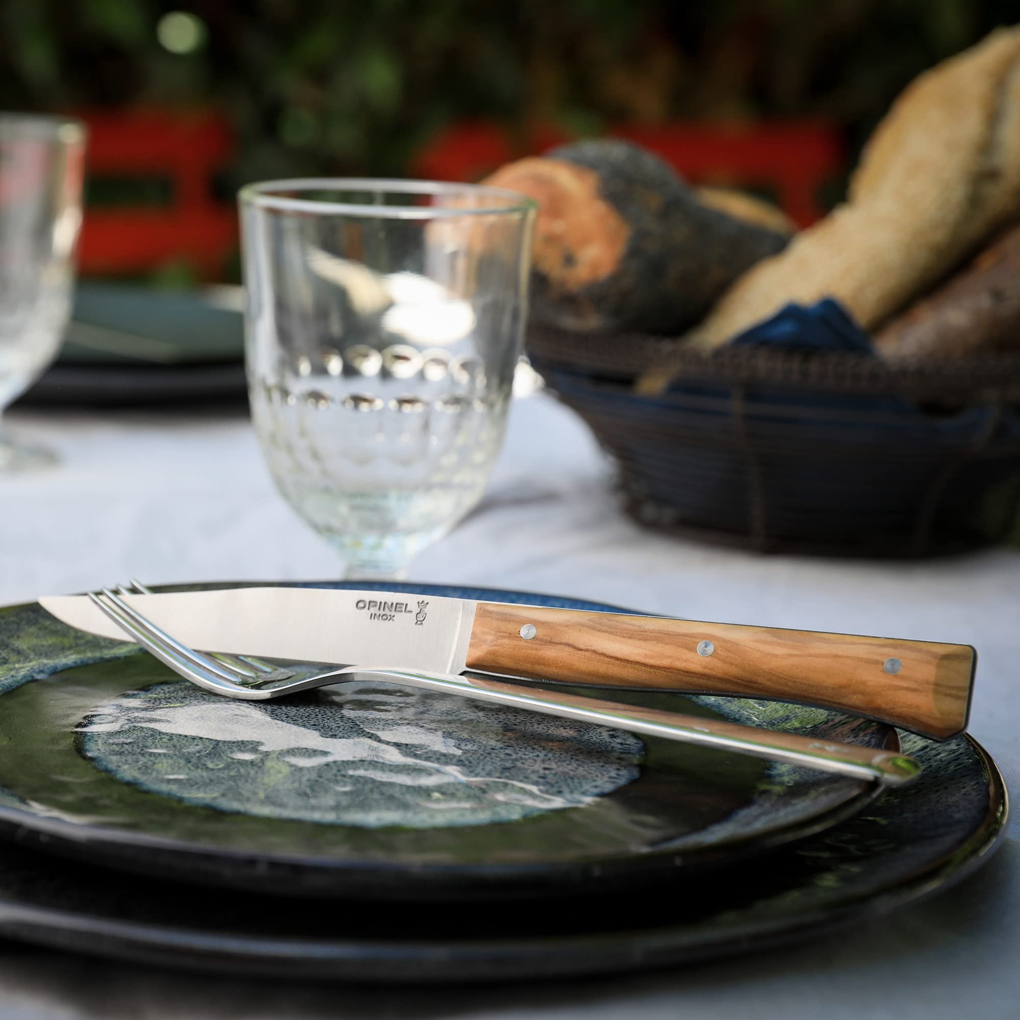 OPINEL - Set di 4 Coltelli da Tavola Facette in Frassino - Lama Liscia in Acciaio Inossidabile - Manico in Legno di Frassino - Garanzia a Vita - Fabbricazione Francese