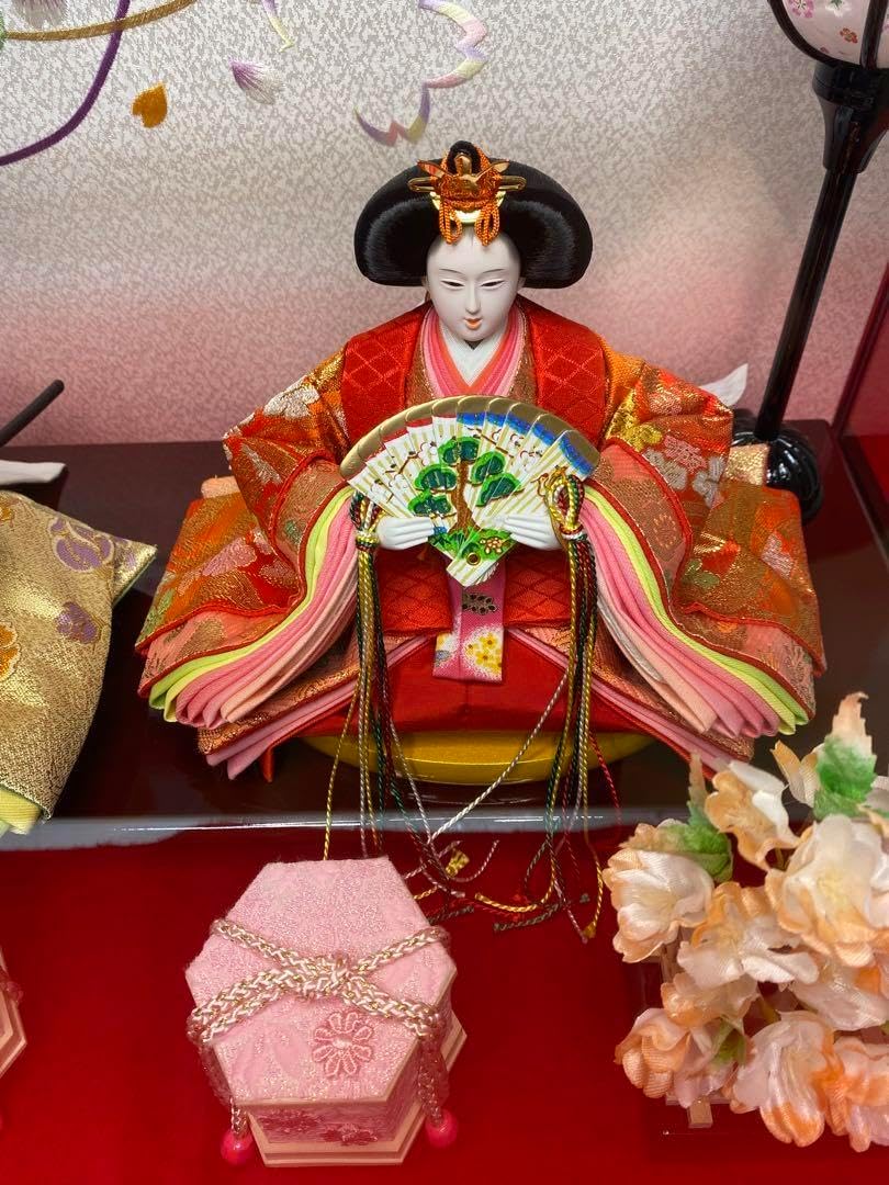 東京久月　雛人形オルゴール付き親王飾り・間口約５８×奥行約３６×高さ約３7㎝ 東京久月 雛人形オルゴール付親王ケース飾り・間口約63×奥行約29