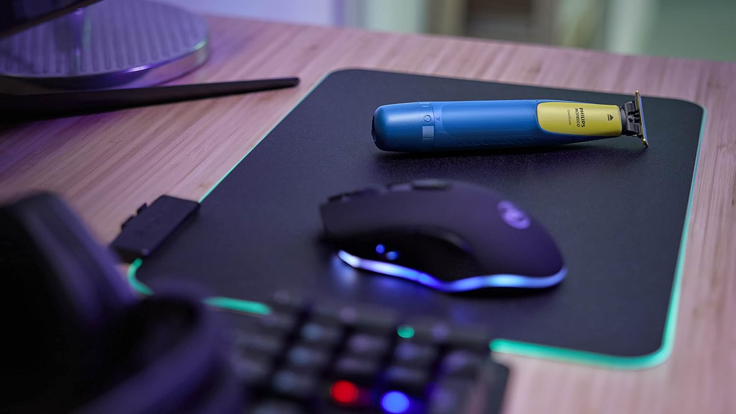 Philips Norelco OneBlade 360 Face Hybrid Electric Trimmer and Shaver, Frustration Free Packaging, QP2724/90 Philips Norelco OneBlade 360 Face Hybrid Electric Trimmer and Shaver, Frustration Free Packaging, QP2724/90