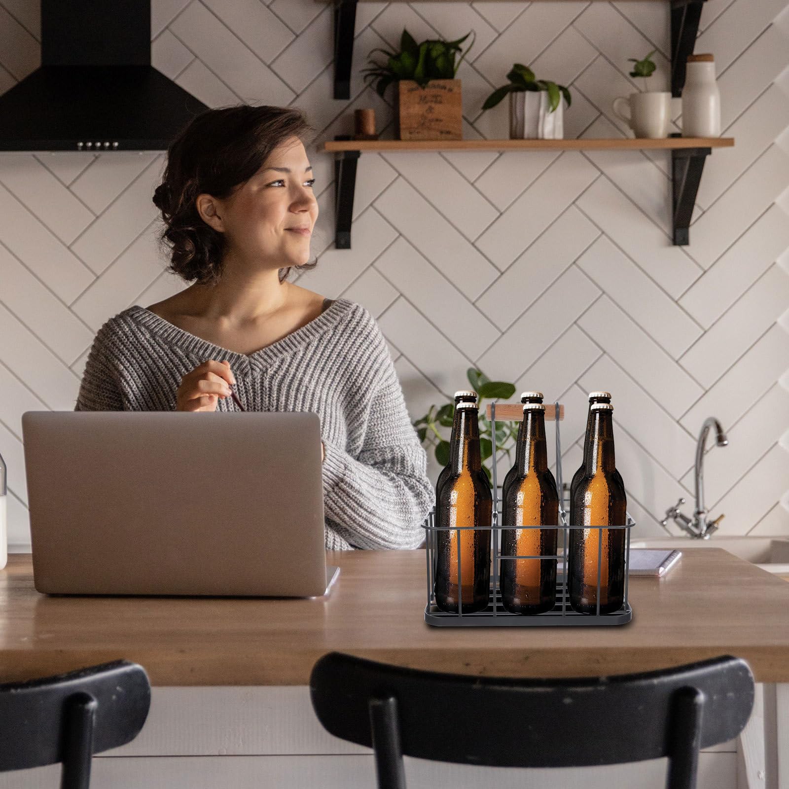 Portabottiglie Birra in Ferro Manico, Organizer per Bottiglie Facile da Trasportare, Struttura in Legno e Ferro per Bar e Ristoranti
