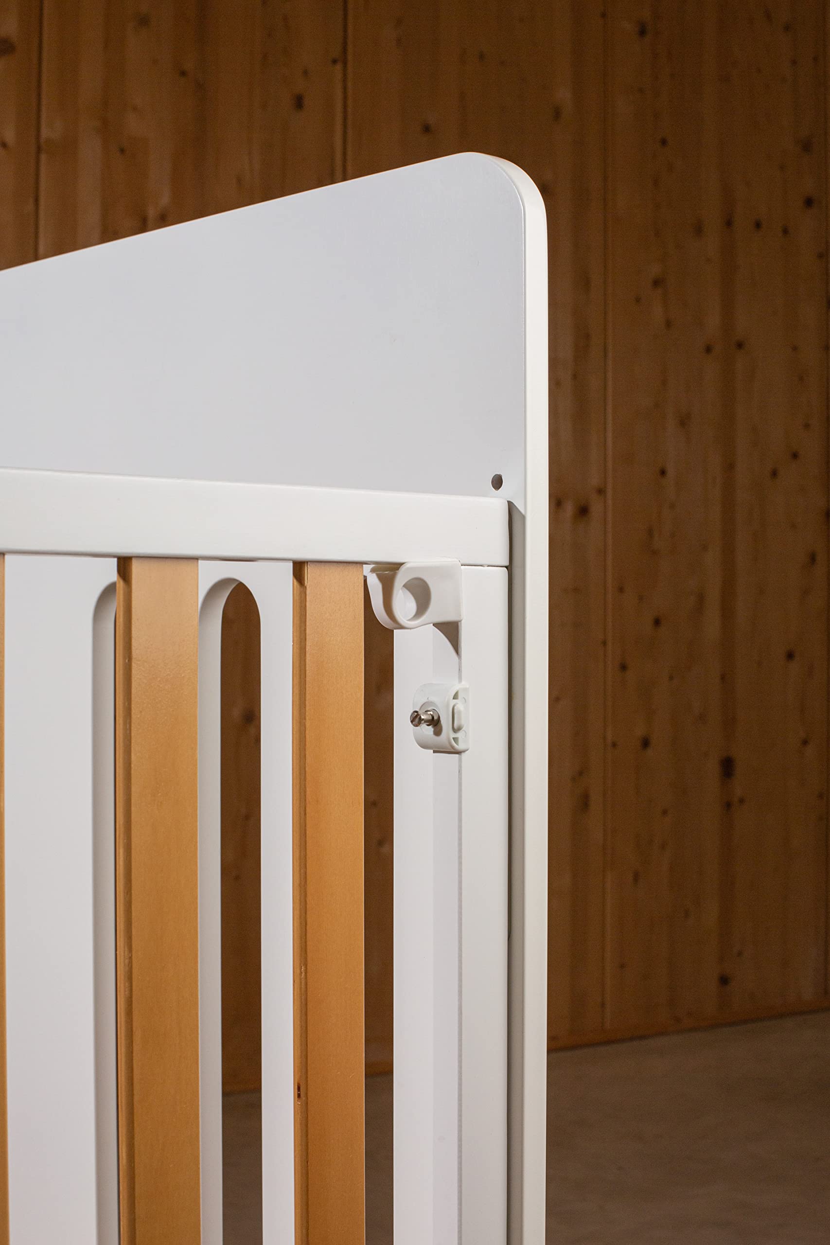 Interbaby Star Nature Lettino Neonato in Legno 120x60 cm | Culla con Sponda Abbassabile e Rete a Doghe 8 Posizioni | Legno Sostenibile, Ruote con Freno | Omologato Normativa Europea | Bianco