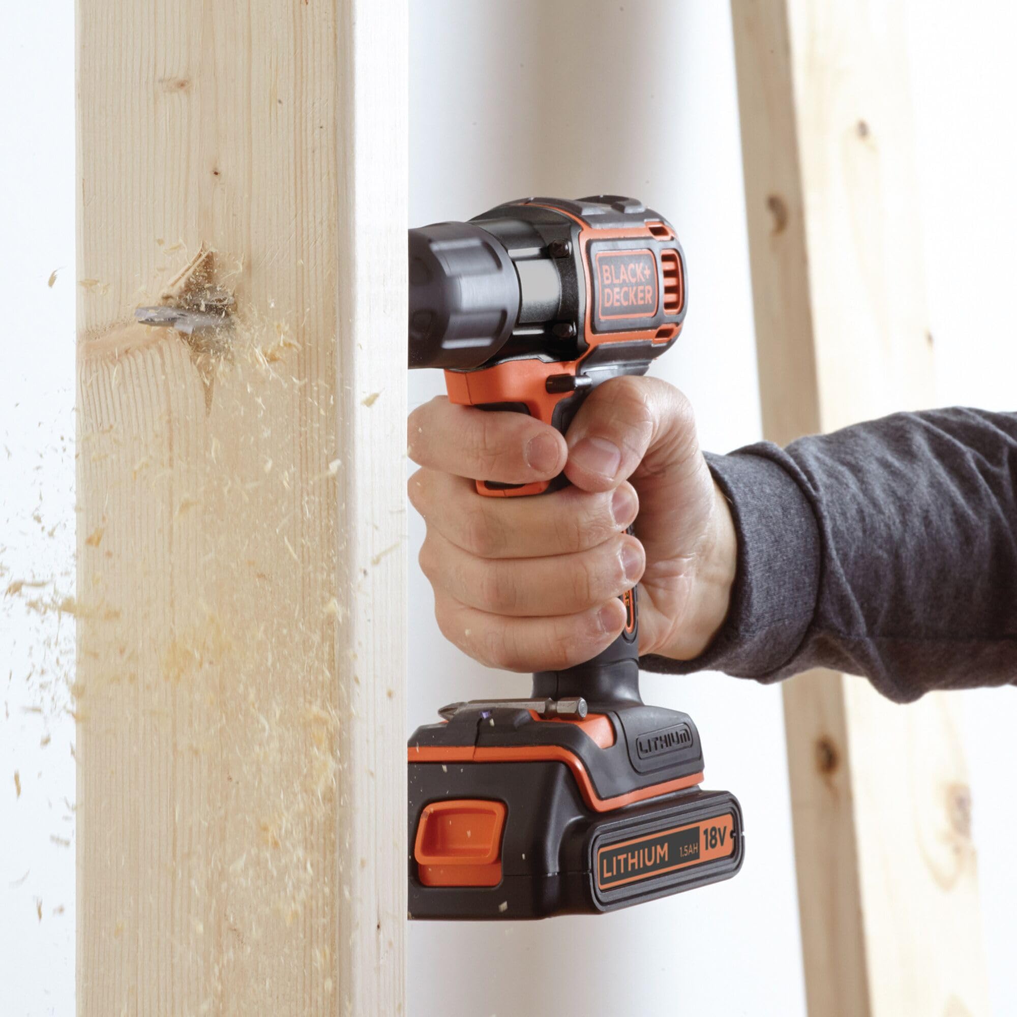 BLACK+DECKER, Trapano/Avvitatore Autosense™ 18V Litio in valigetta con doppia batteria e caricabatterie rapido. ASD18KB-QW