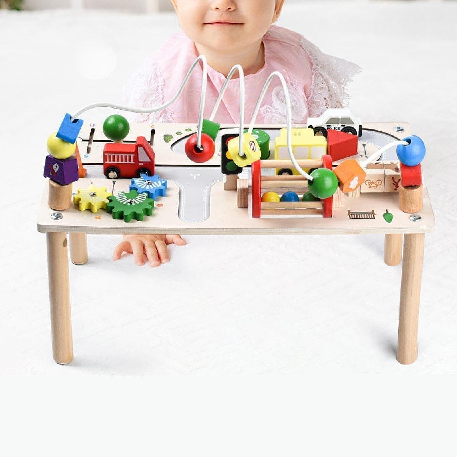 Aktivitätstisch Zur Förderung Der Feinmotorik. Spielzeugauto. Frühkindliches Lernspielzeug.