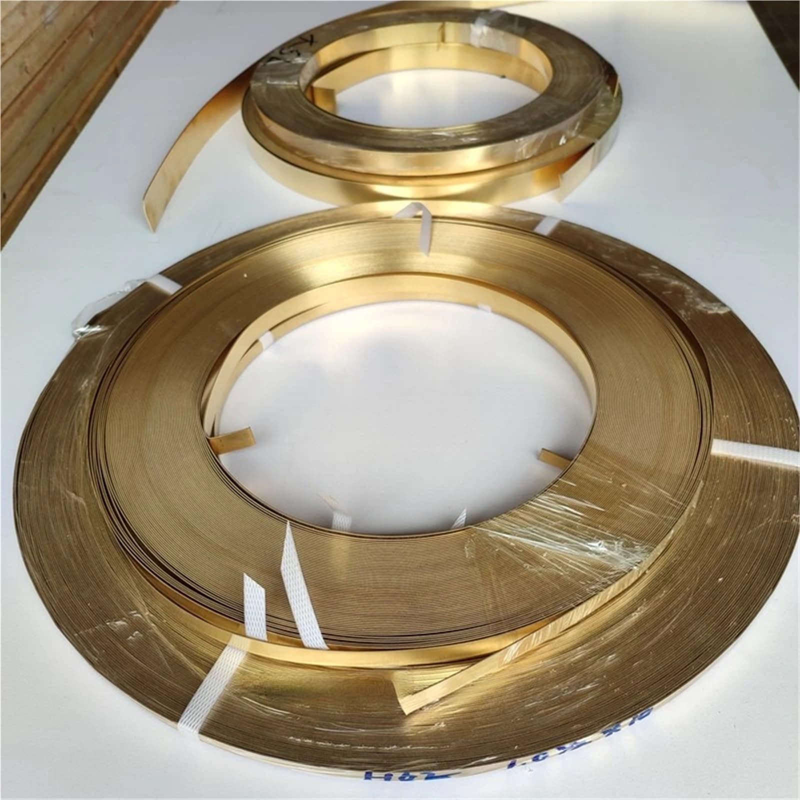 Cienka taśma z mosiądzu H62 Rolka z blachy mosiężnej do wyrobu biżuterii DIY w wielu rozmiarach(0.6x35x5000mm)