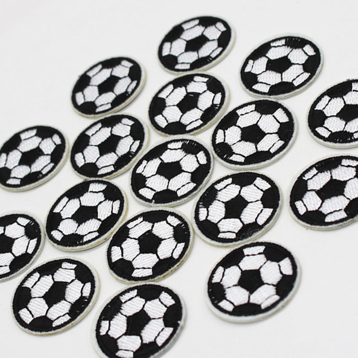 TIDTALEO 10 Parches Bordados de Fútbol Termoadhesivos para Ropa y Mochilas, de Tejido Resistente, Ideales para Proyectos DIY Cubrir Agujeros