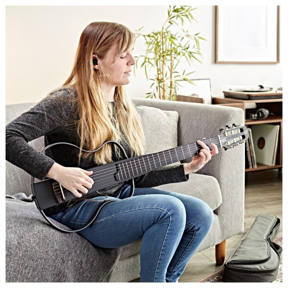 Chitarra da viaggio G4M Solus, corde di nylon | Ideale per la pratica silenziosa e il viaggio, uscita cuffie e ingresso aux, telaio staccabile per un viaggio compatto