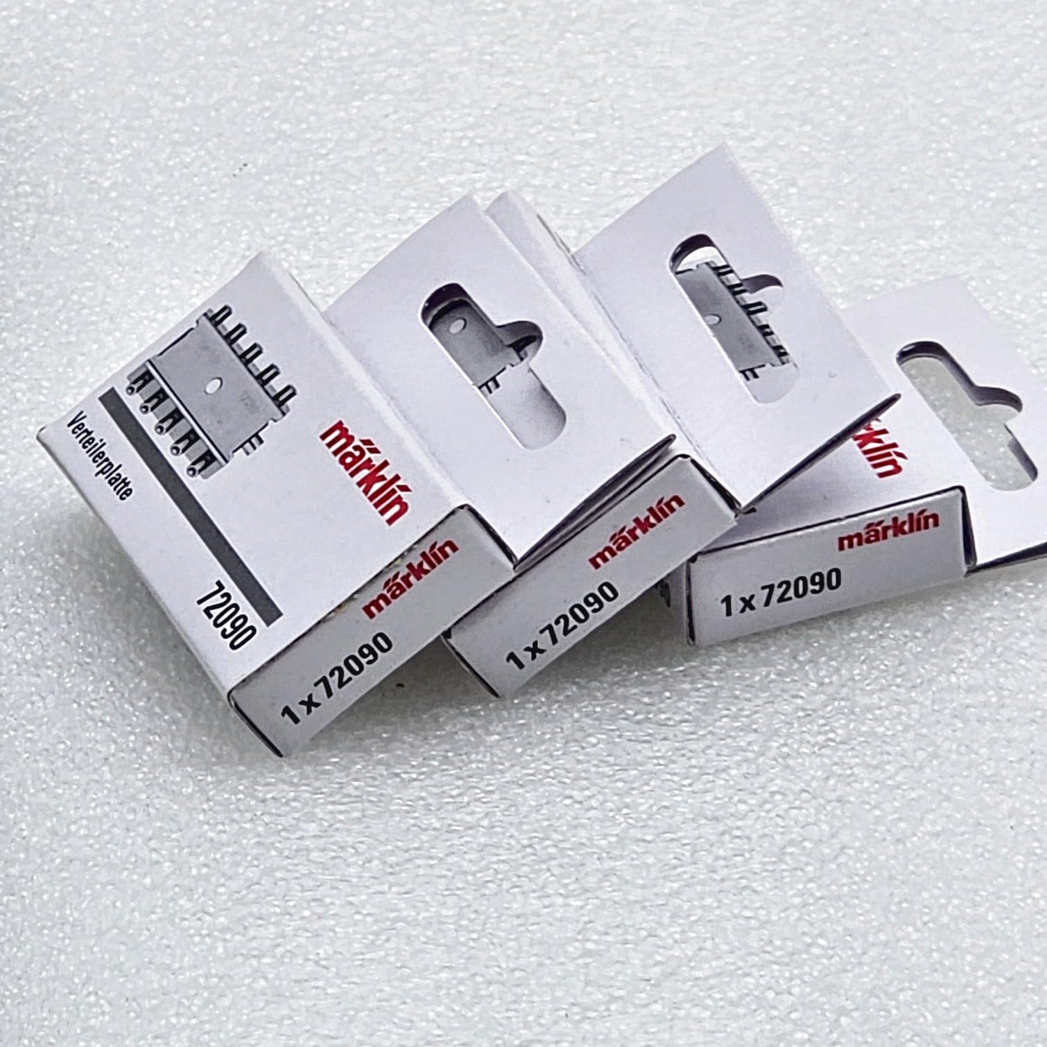 Märklin 72090 Lot de Plaques de Distribution pour Modélisme Ferroviaire H0 Z Trix – Répartiteur 11 Broches – Bundle Exclusif Iberplace avec Livret
