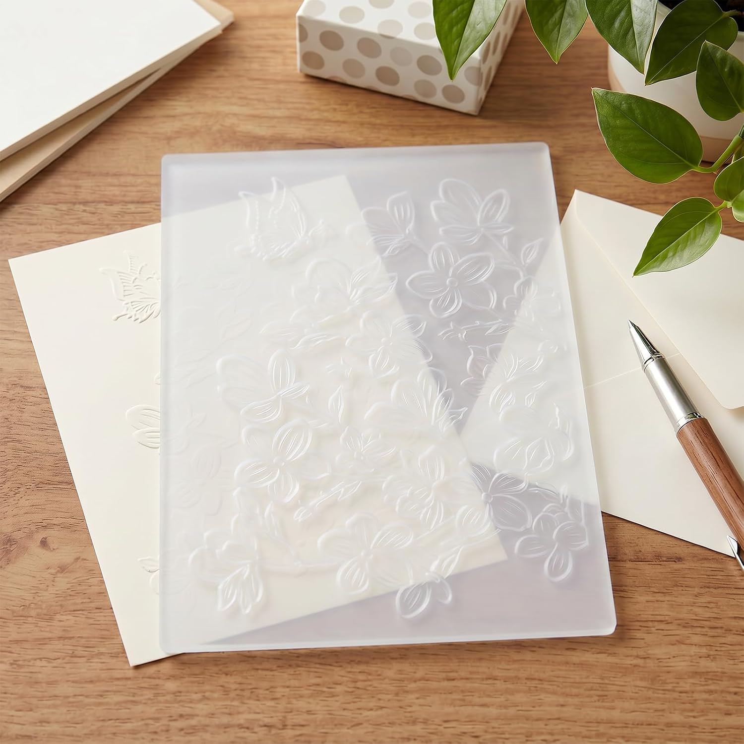 Plastic Embossing-Folder Template, 3D Flower Embossing Folders for Card Making, Plastic Embossing Folders, Paper Folder Tool for DIY Scrapbooking Paper Handmade (16 x 11 cm)