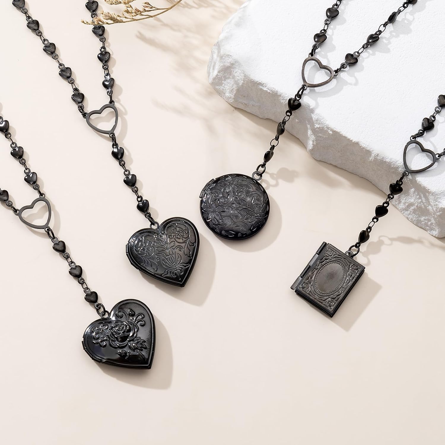 Fashion Heart Locket Necklace for Women Stainless Steel， Photo Holder Pendant