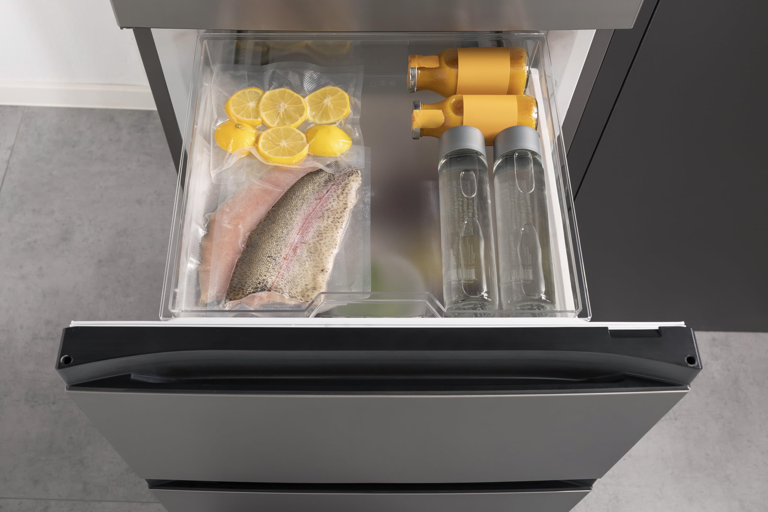 Hisense RM469N4ACD Kühl-Gefrierkombination, Freistehend, EEK D, 36dB, Total NoFrost, 368 Liter, Smart Fresh, CrispZone Smart Humidity, Convert ZeroZone, HxBxT: 200x60x66, 3 cm
