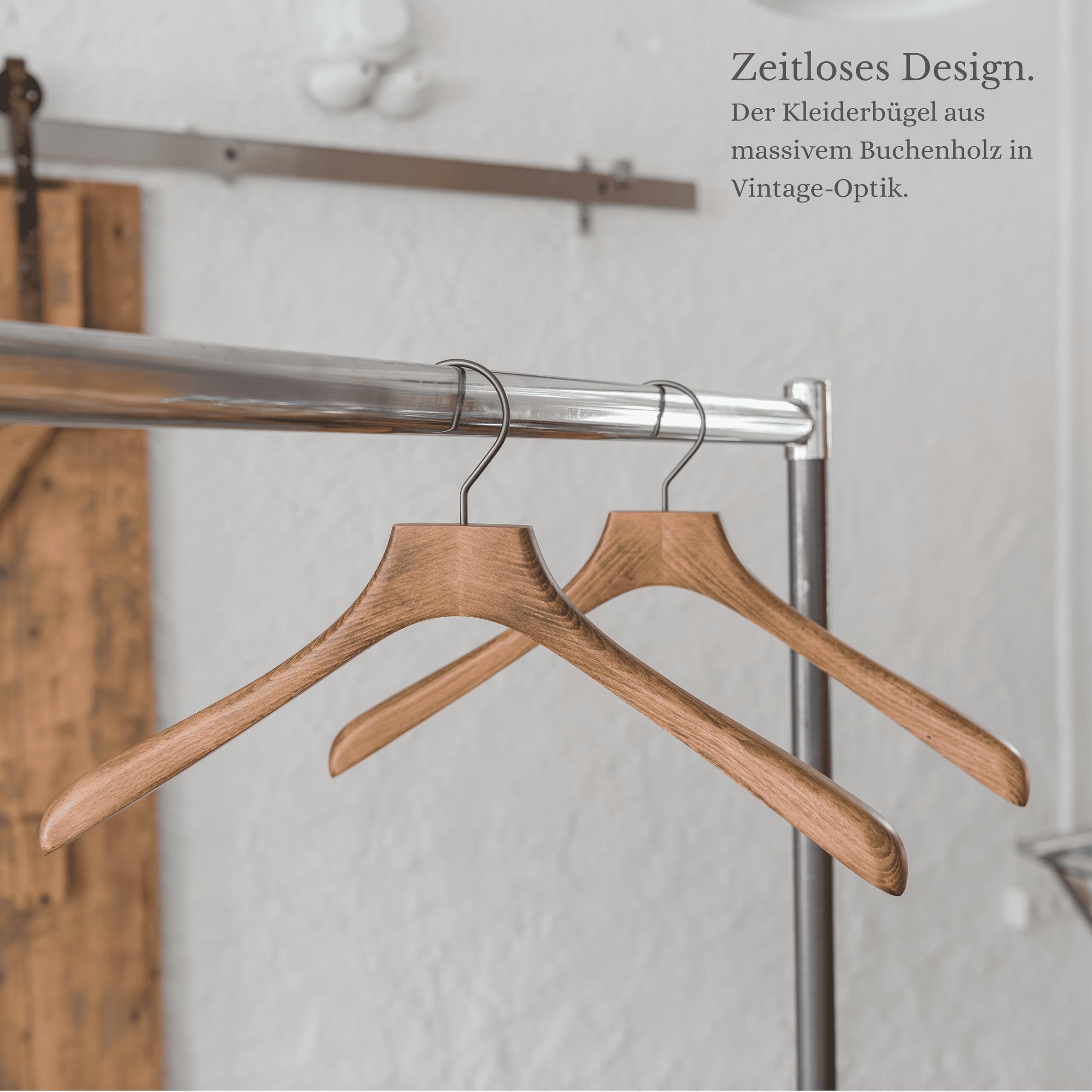 Hang & Haute 4er-Set Premium Holzkleiderbügel, Breit aus hochwertiger Buche, 44cm Standardgröße, Vintage-Design, Anti-Rutsch, Drehbarer Haken 360°, Ideal für Jacken, Mäntel, Anzüge, Hemden, Shirts