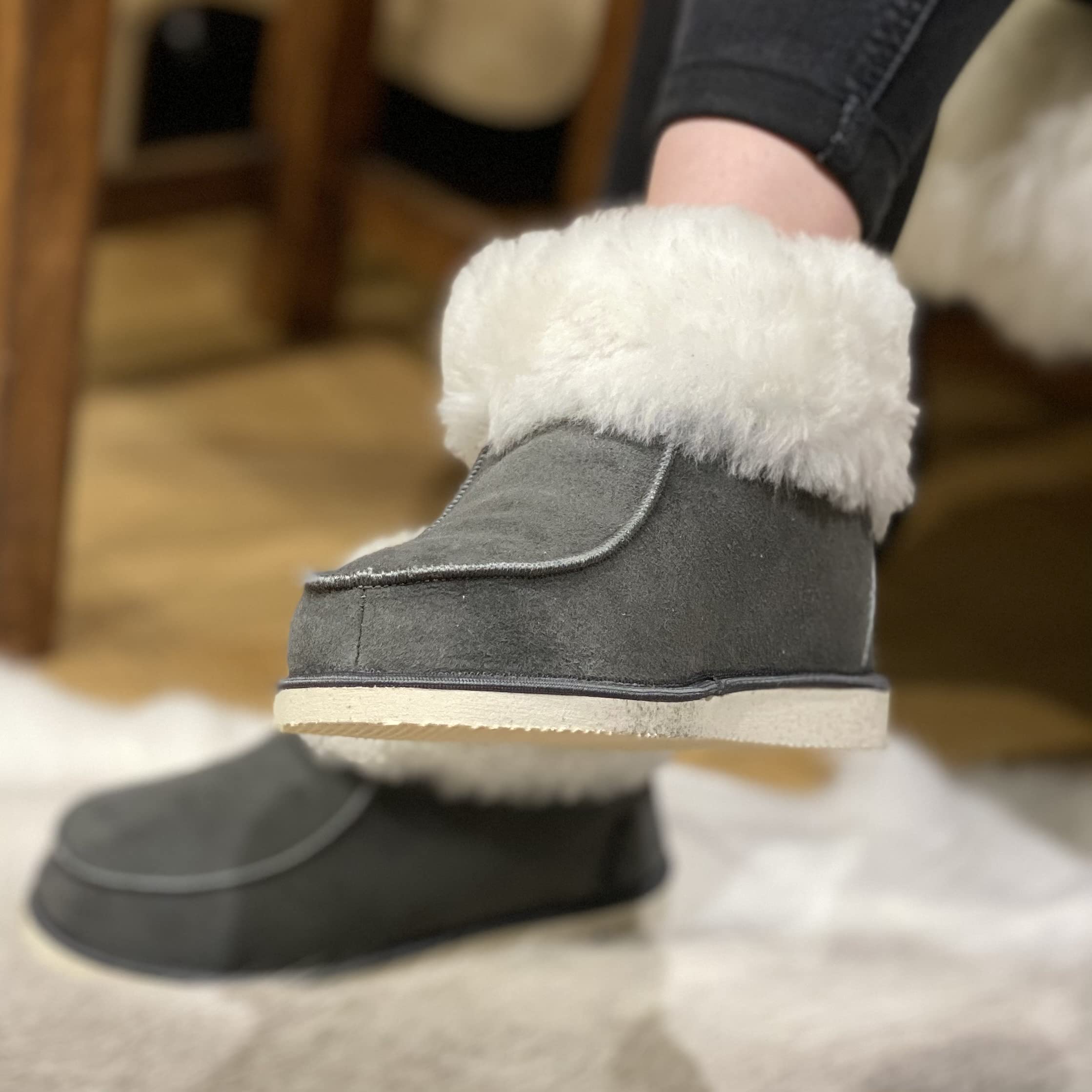 Hollert Damen & Herren Lammfell Hausschuhe ZUGSPITZE GRAU 100% Merino Schaffell für Wohlgefühl - warm, atmungsaktiv