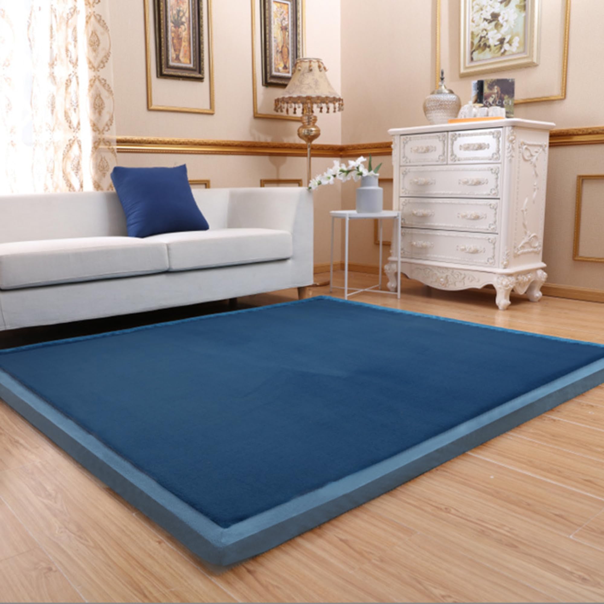Tapis super doux en peluche bleu foncé pour réchauffer l'ambiance de la maison