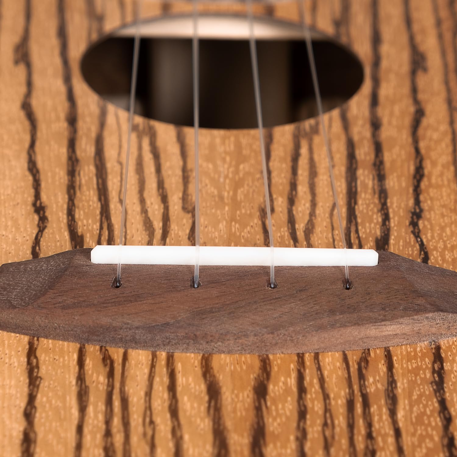 CASCHA Ukulele Zebra Wood – Hochwertiges Zebraholz I Warmer Klang I Okoume Hals I Walnuss Griffbrett I Matte Finish I Cascha Carbon Strings, inkl. Tragetasche - Soprano