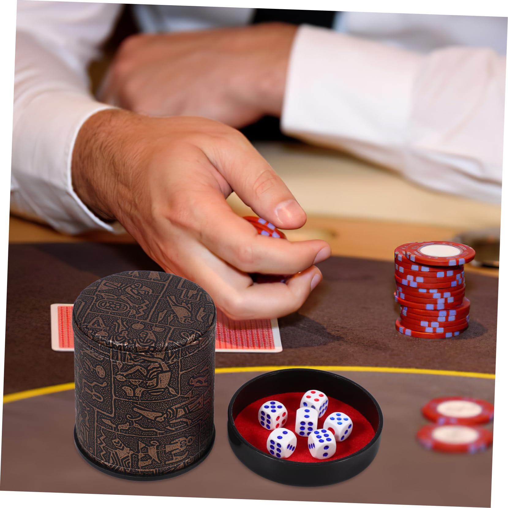 ibasenice 4ensembles Gobelet à Dés Silencieux PU avec Dés Et Base Accessoire De Jeu Pratique Et Compact pour Soirées Et Famille