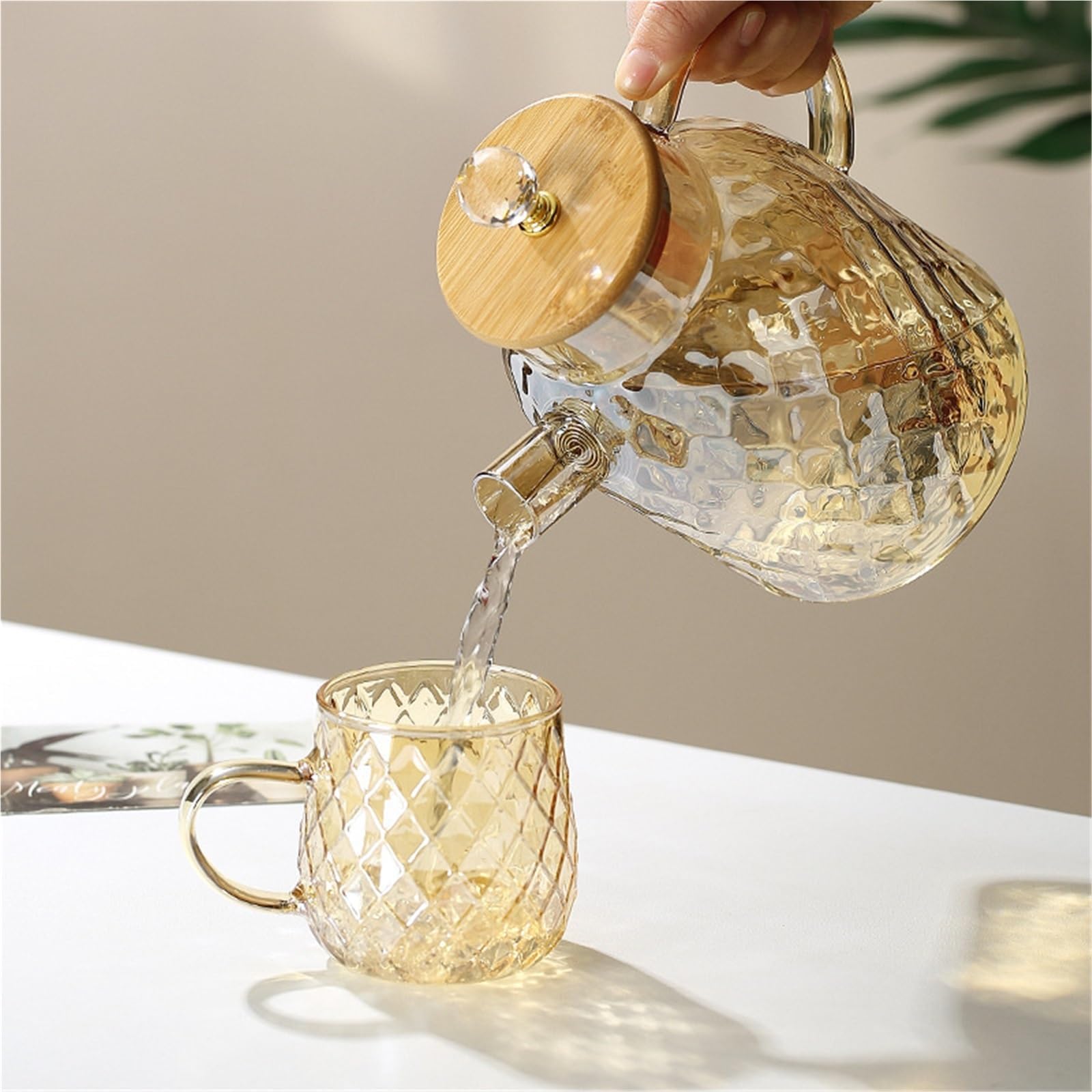 Wasserkrug aus Glas, hoher Borosilikat, hitzebeständiger Getränkekrug mit Deckel, breiter Griff, großes Fassungsvermögen für einfaches Ausgießen