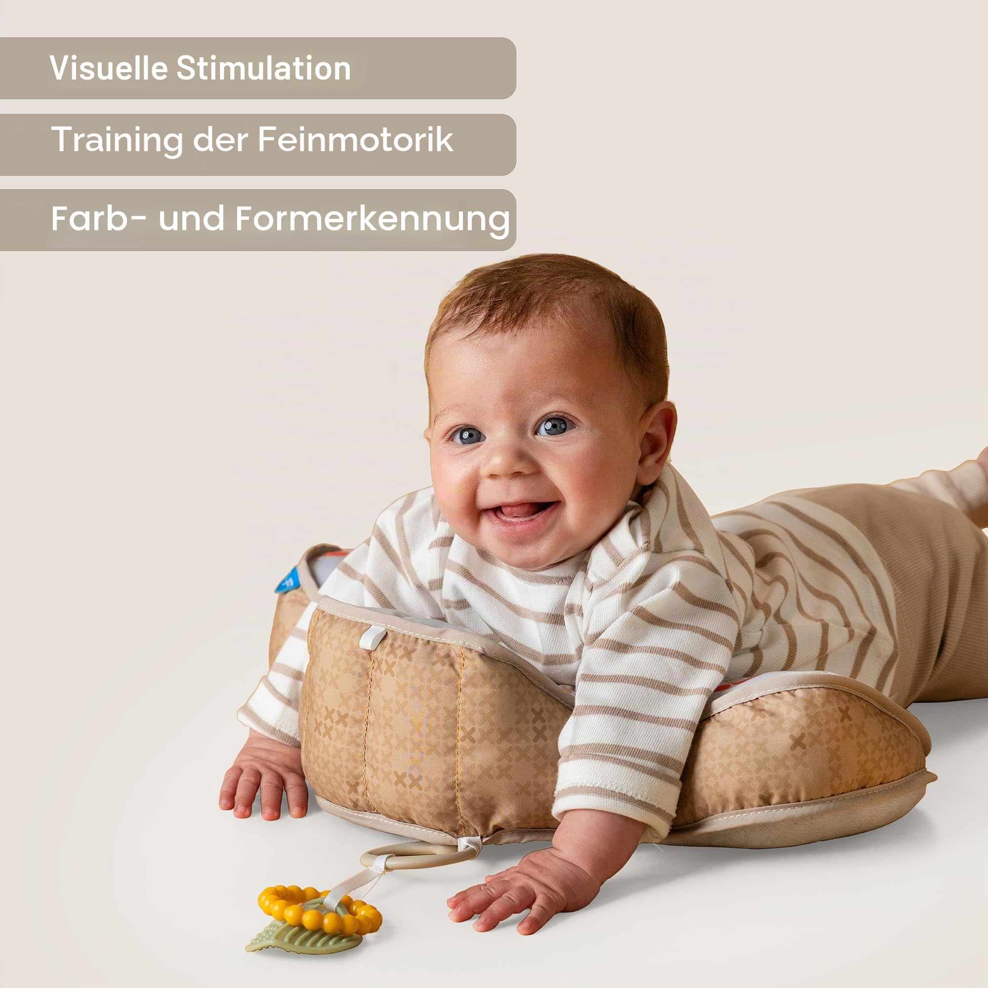 Tummy Time Babykissen Bär – Bauchmuskelkissen mit 2 abnehmbaren Spielzeugen – Entwicklung der motorischen Fähigkeiten und Nackenmuskeln – ab der Geburt – 40 x 27 x 11 cm – 13715