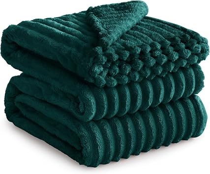 RUIKASI Fleece Throw Blanket for Sofa - Super King Size Fluffy Emerald Green Throws for Sofas Extra Large, Soft Warm Blanket Throw for Couch, Luxury Decorative Ribbed Bed Blanket 230x270cm