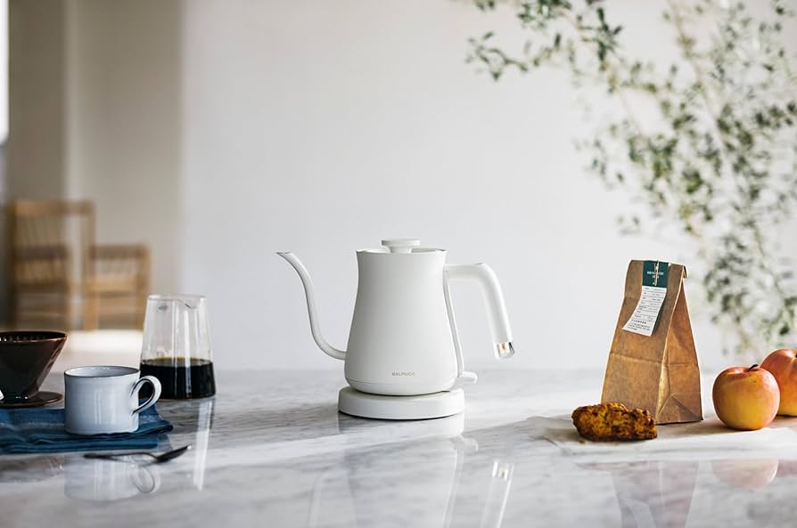 [新品・未開封]BALMUDA バルミューダ　電気ケトル　KPT01JP-WH Amazon | バルミューダ BALMUDA The Pot KPT01JP-WH 電気ケトル