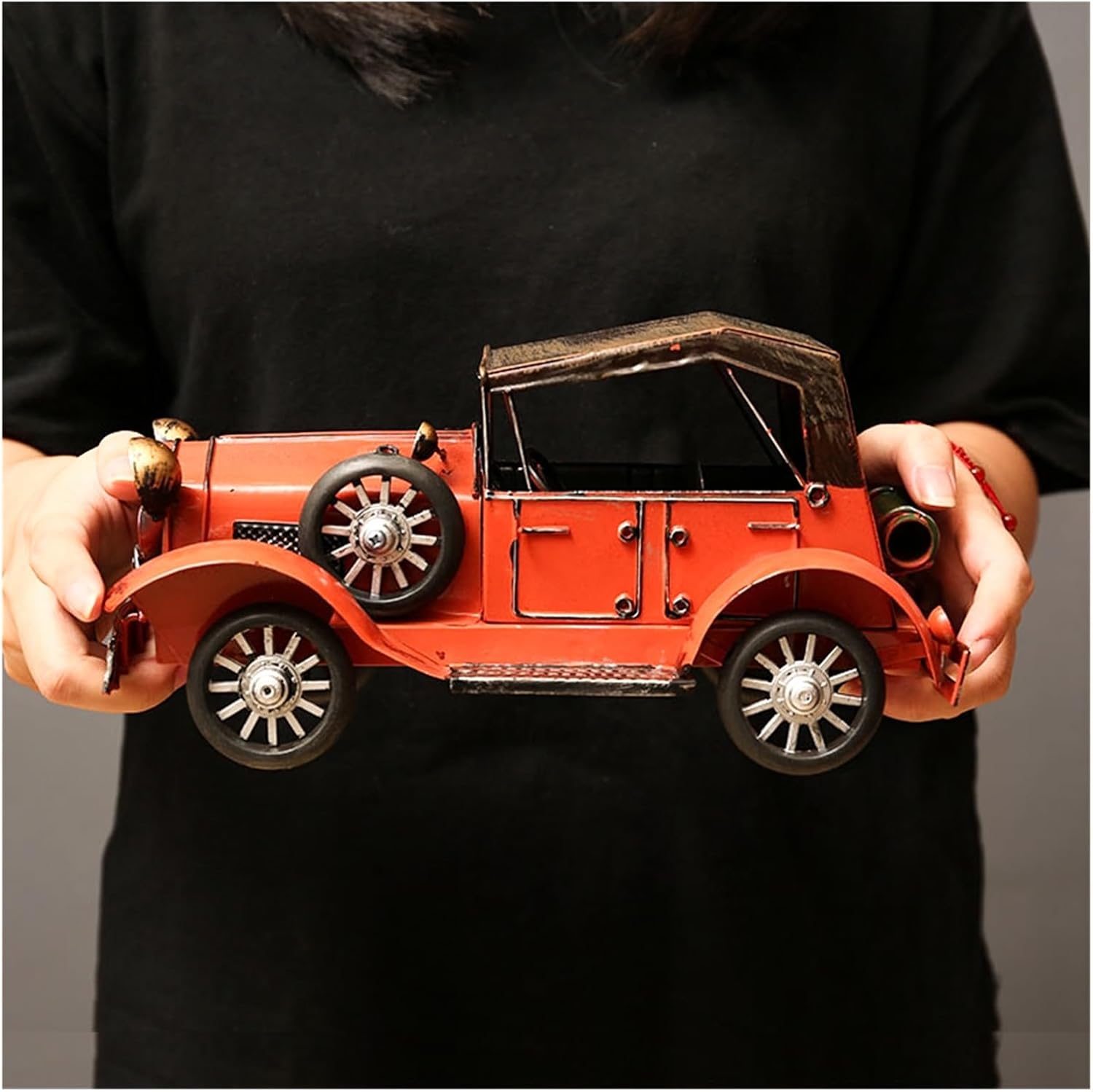Metal Diecast Model Car 1:24 for Vintage Nostalgic Classic Car Model Toy Creative Desk Ornament Gift(Red)
