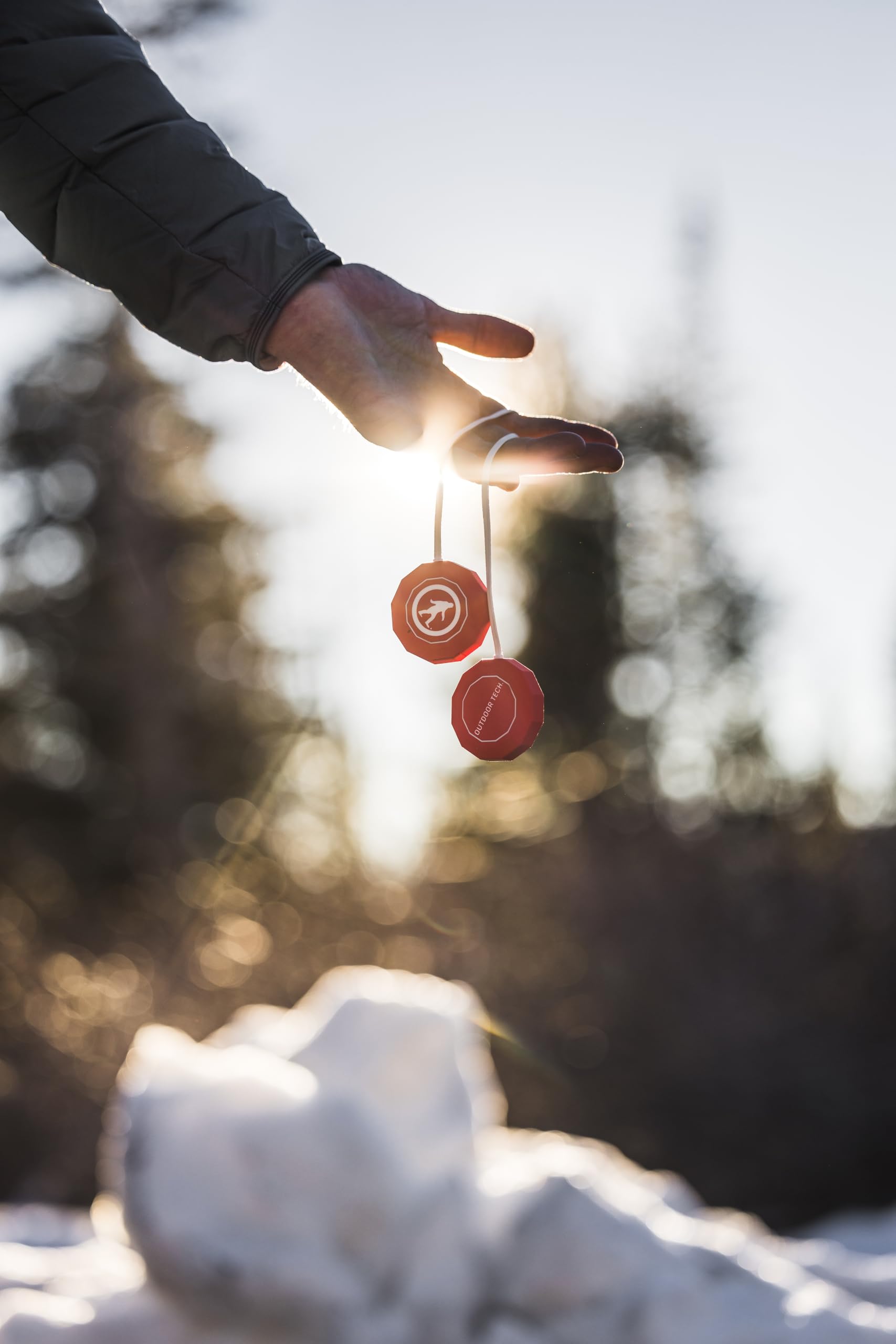 Outdoor Tech - Chips 3.0 Altoparlanti Bluetooth Casco - True Wireless Casco Cuffie Bluetooth per Sci - Snowboard - Mountain Bike e Arrampicata - Rosso