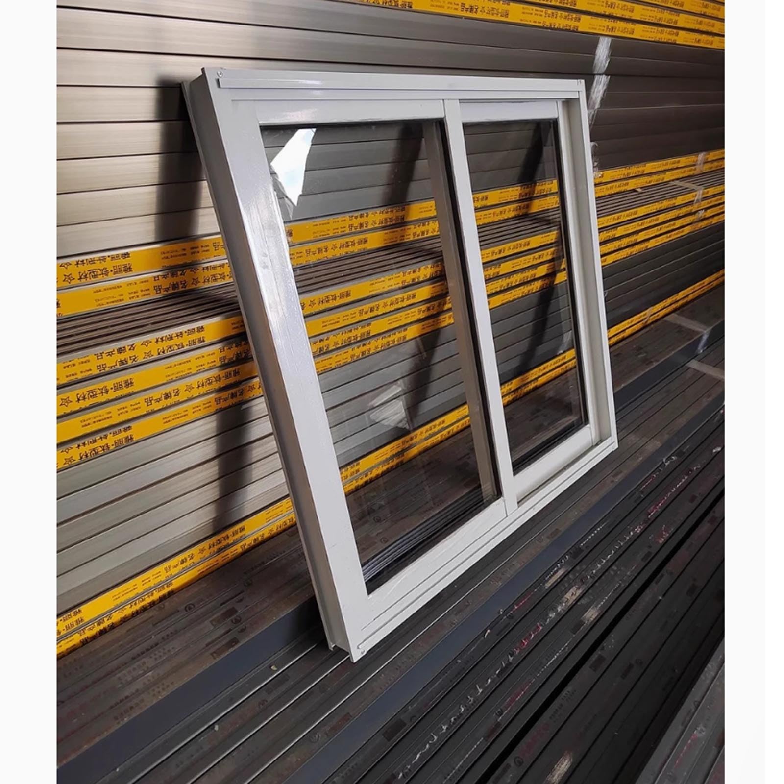 Ventanas para cobertizos con cristal reforzado y mosquitera para evitar insectos y humedades