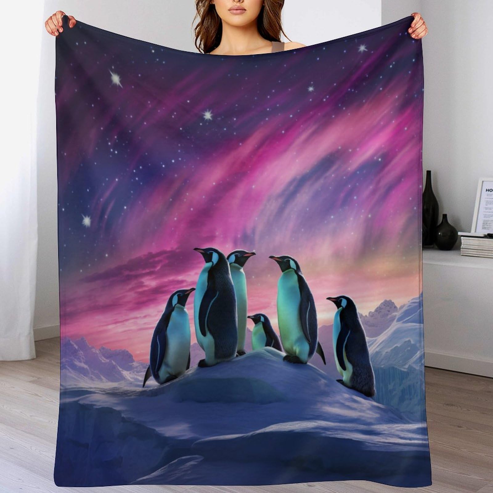 Couverture pingouin chaude contre le froid nocturne sur lit et sofa