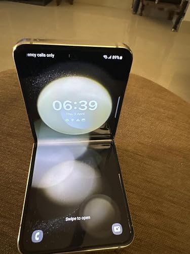 Samsung Galaxy Z Flip5 Smartphone