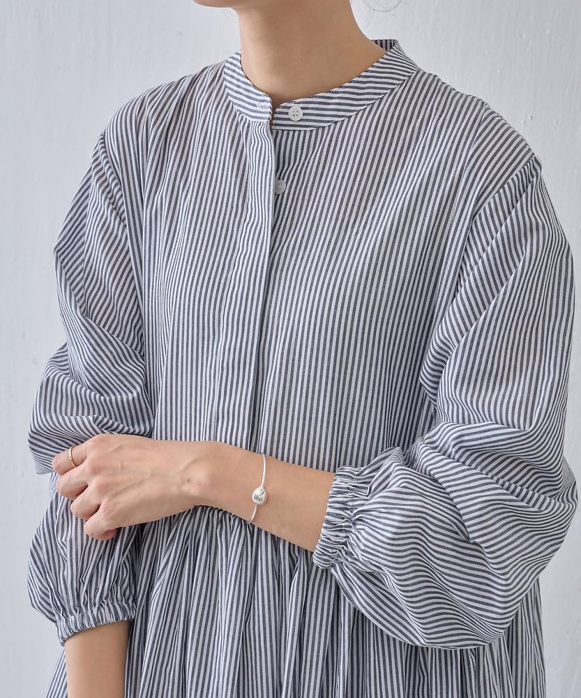 新品タグ付✨BEARDSLEY ビアズリー ムラ染めギャザーブラウス BEARDSLEY（ビアズリー）の「ギャザードルマンブラウス（シャツ