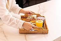 Vista 3 de Bandeja de servir de ratán tejida a mano con asas para desayuno, bebidas, refrigerio para comedor/mesa de café (14.5 pulgadas, rectangular)